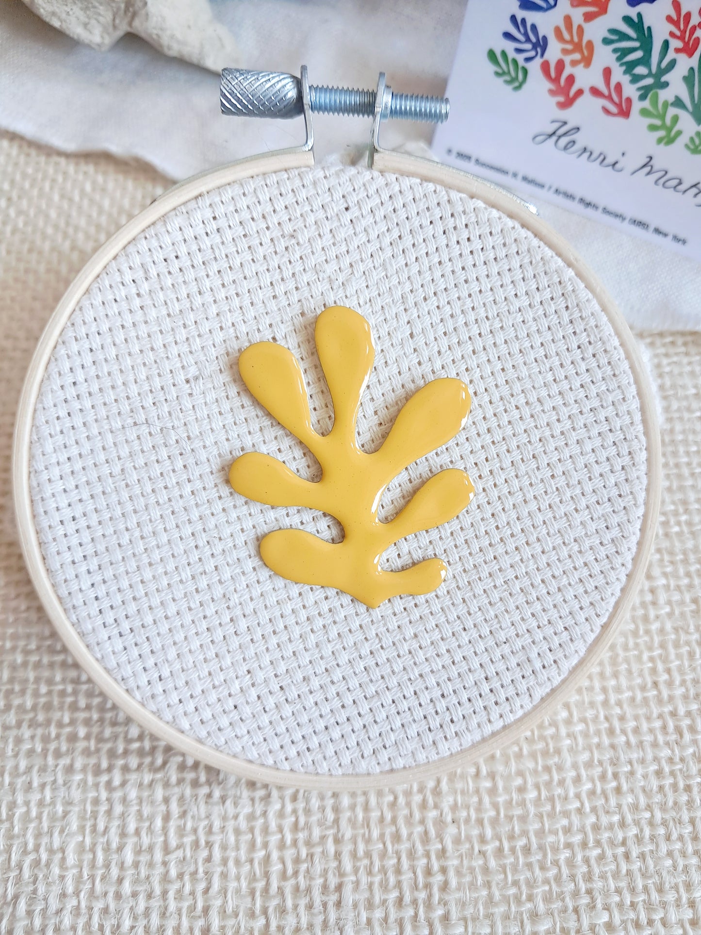Pin's algue jaune inspirée de Matisse