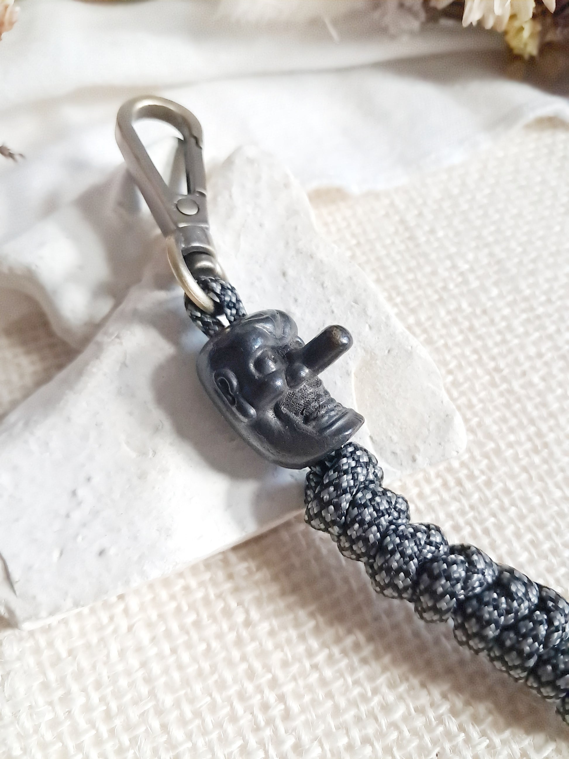 Porte-clés masque Tengu japonais en laiton