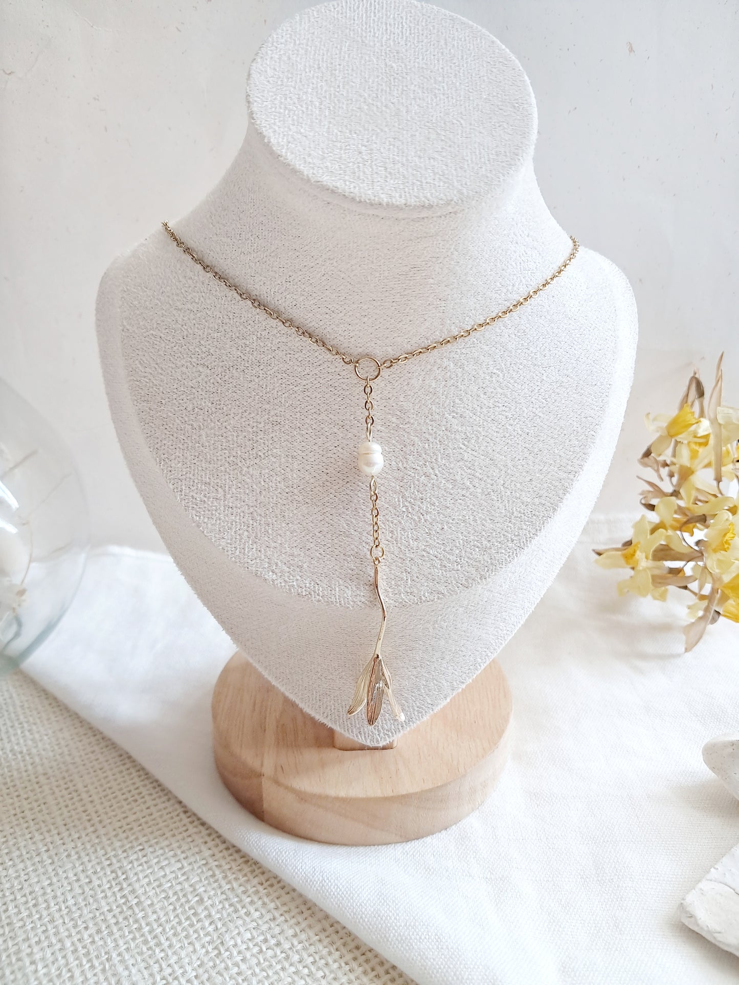 Collier pendant fleur et perle d'eau douce