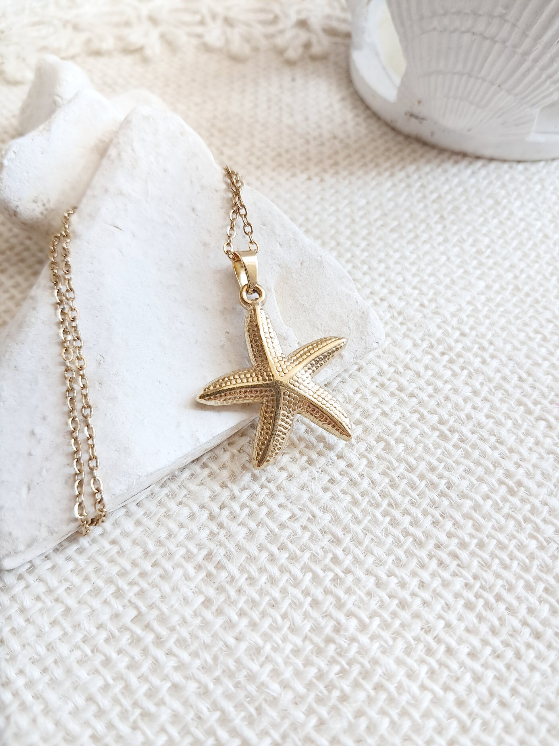 Collier pendentif étoile de mer en acier inoxydable doré