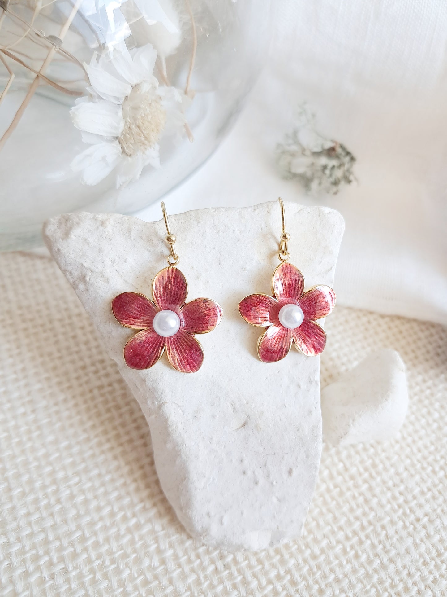 Boucles d'oreilles pendantes fleurs rouges