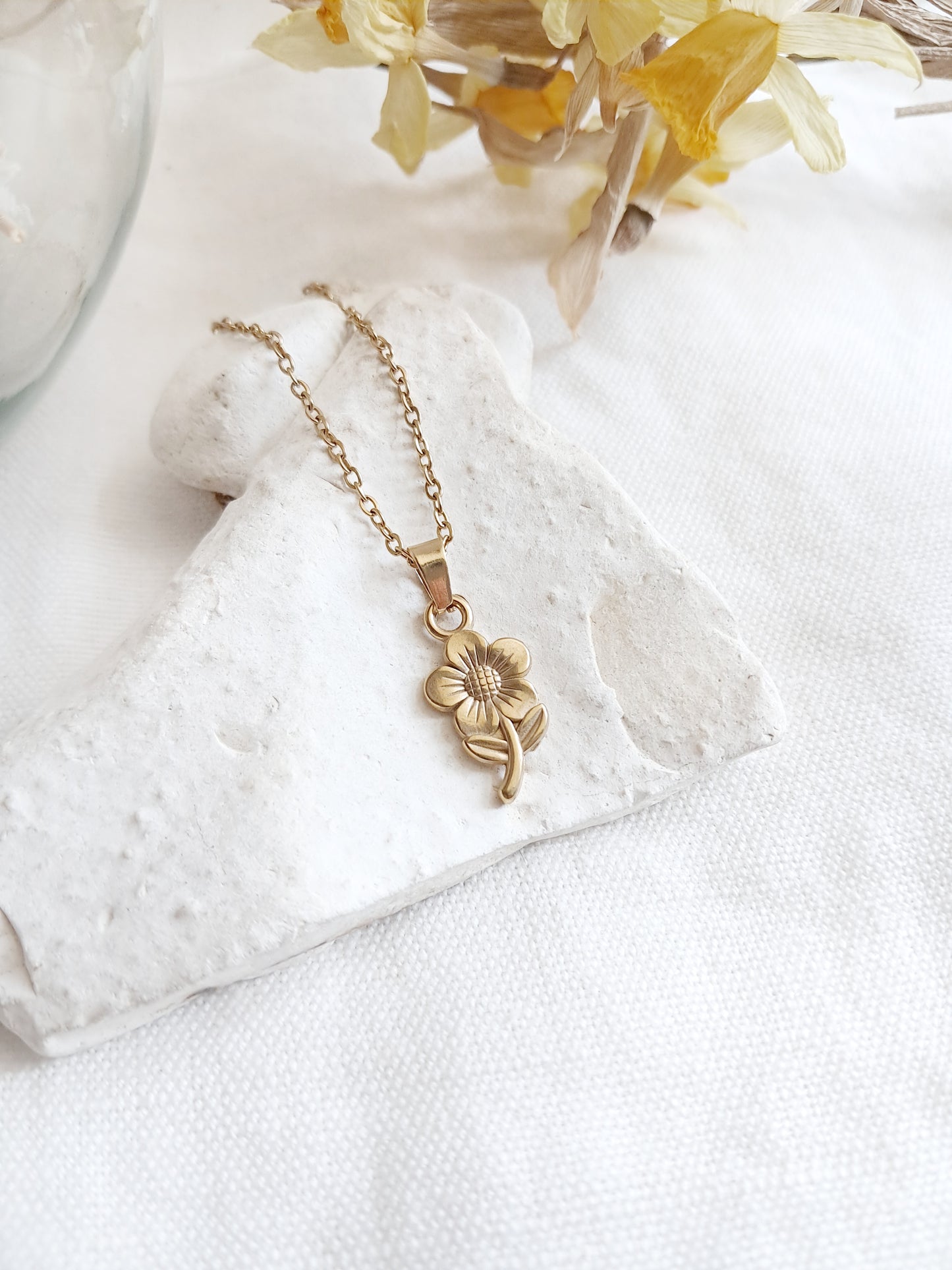 Collier pendentif fleur en acier inoxydable
