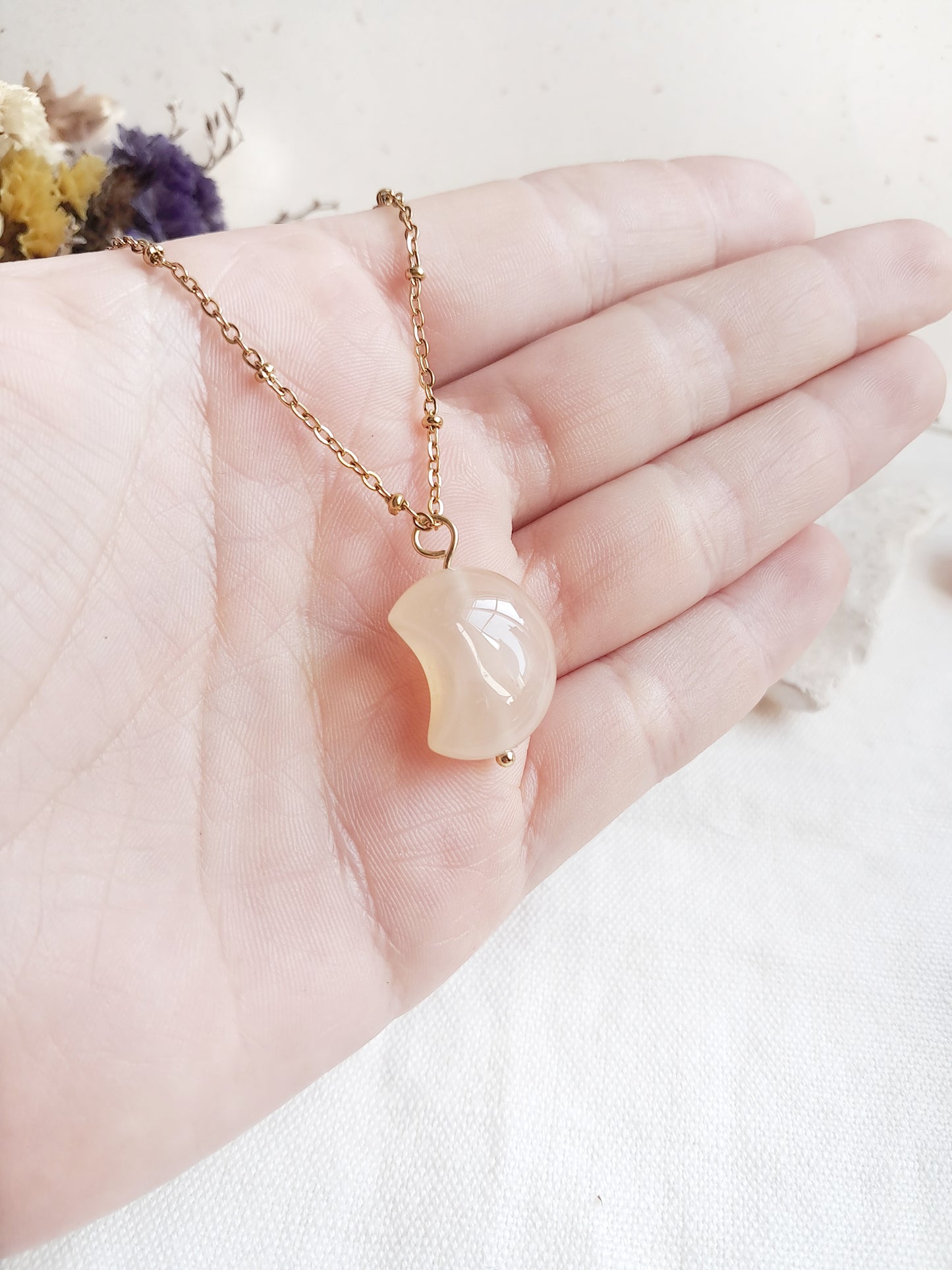 Collier lune en agate et inoxydable doré