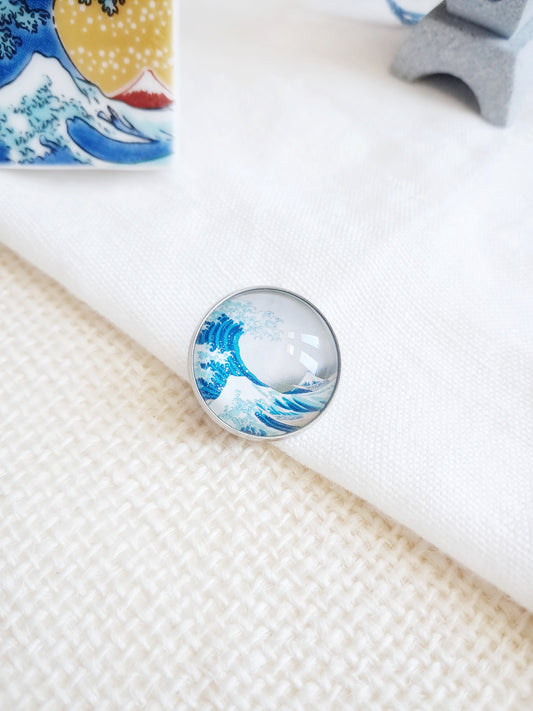 Broche "La grande vague de Kanagawa" par Hokusai