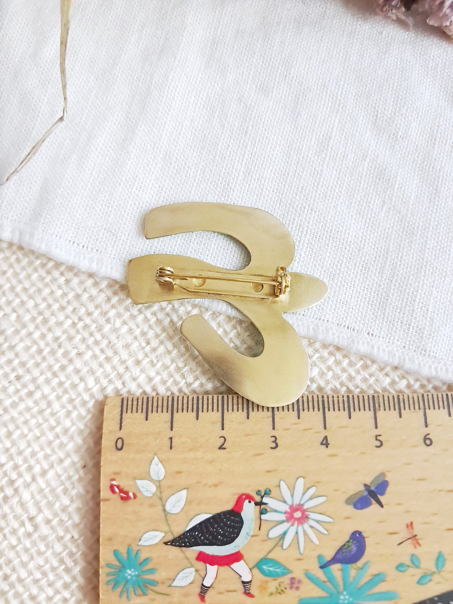 Broche oiseau vert de Matisse en laiton et émail