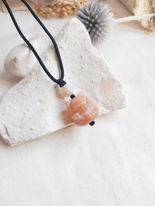 Collier chat de la chance en pierre du soleil