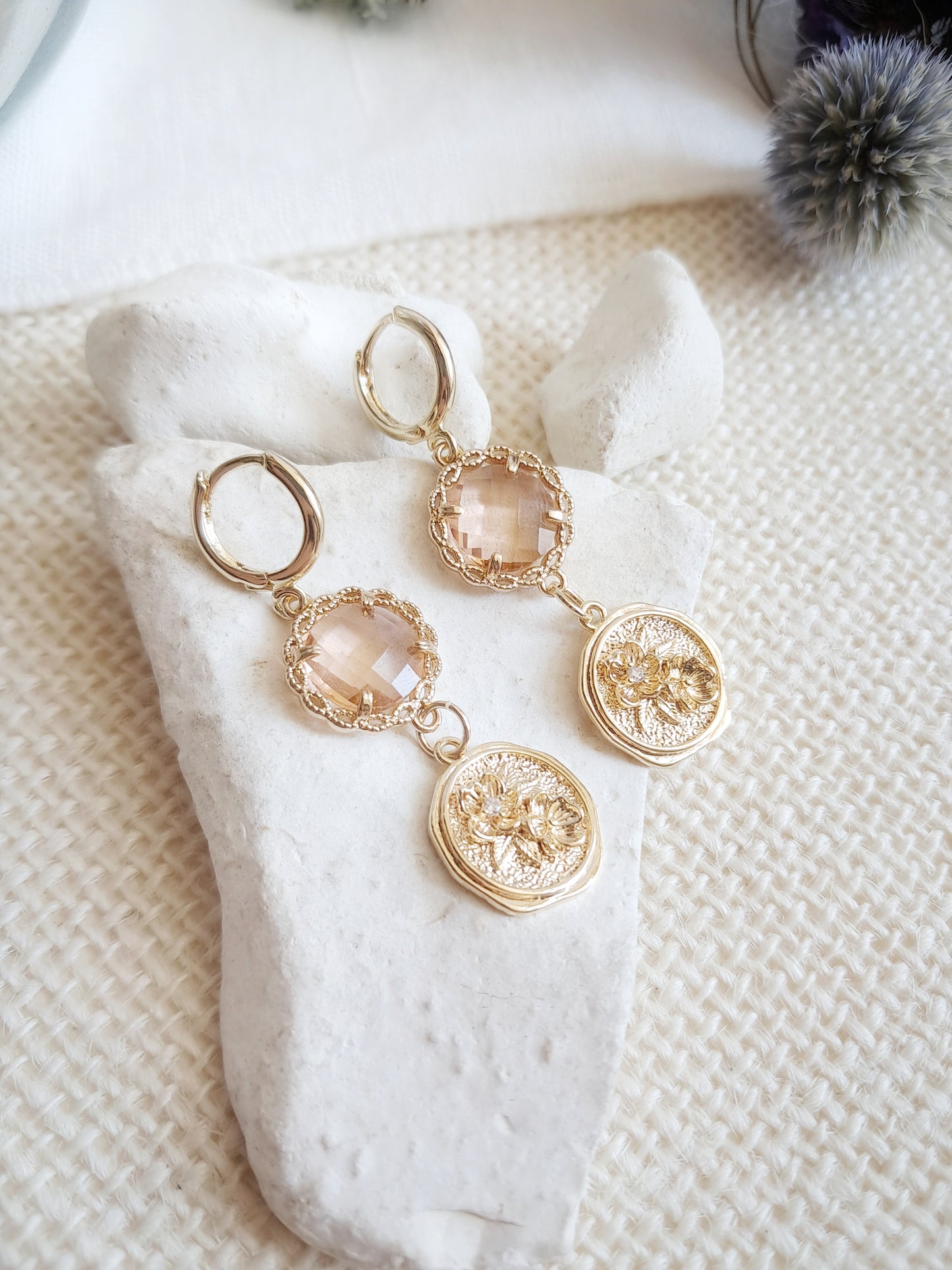 Boucles d'oreilles créoles pendantes médaillons fleurs de cerisier