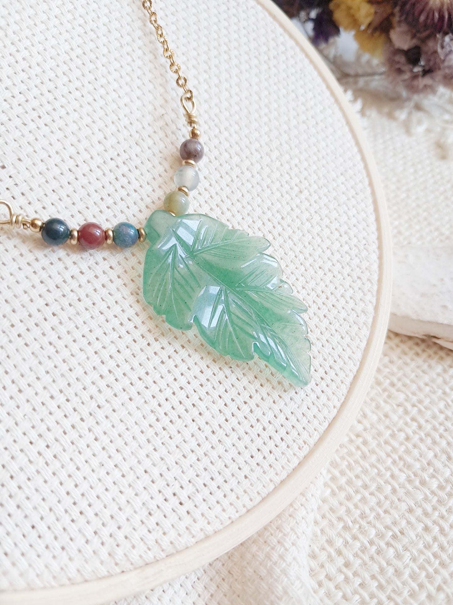 Collier feuille en aventurine verte et agate indienne
