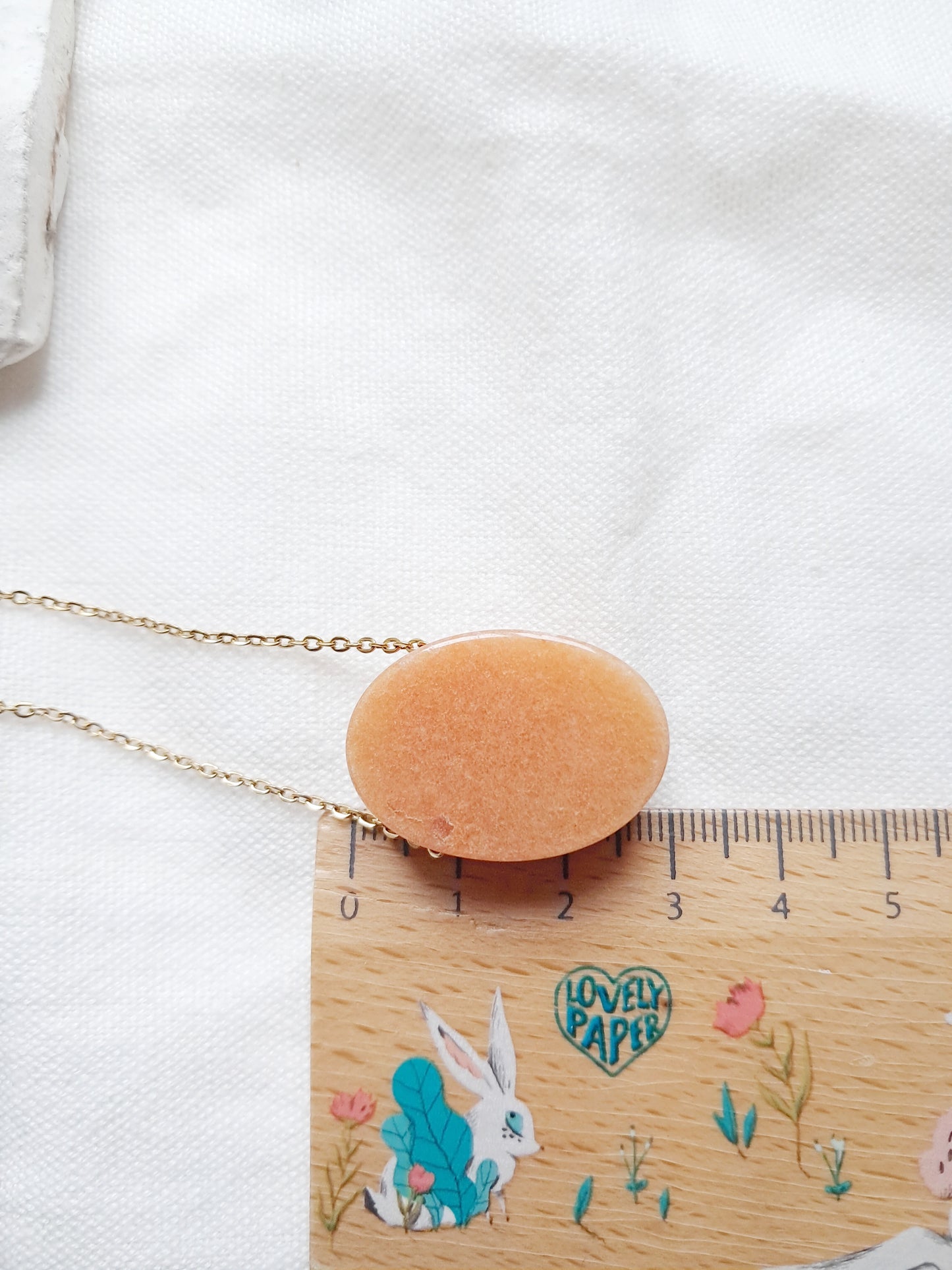 Collier scarabée en aventurine orange et acier inoxydable doré