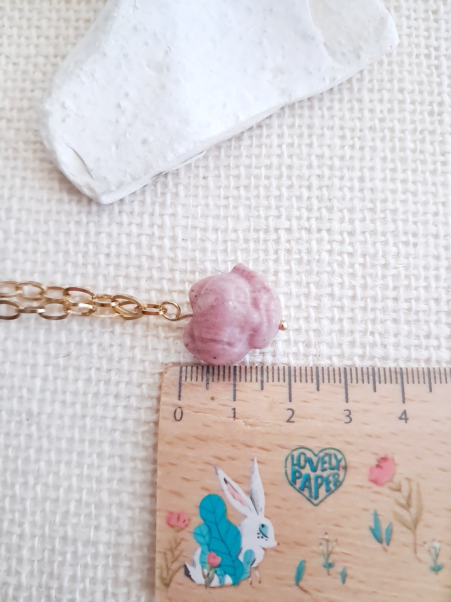 Collier renard en rhodonite et acier inoxydable doré