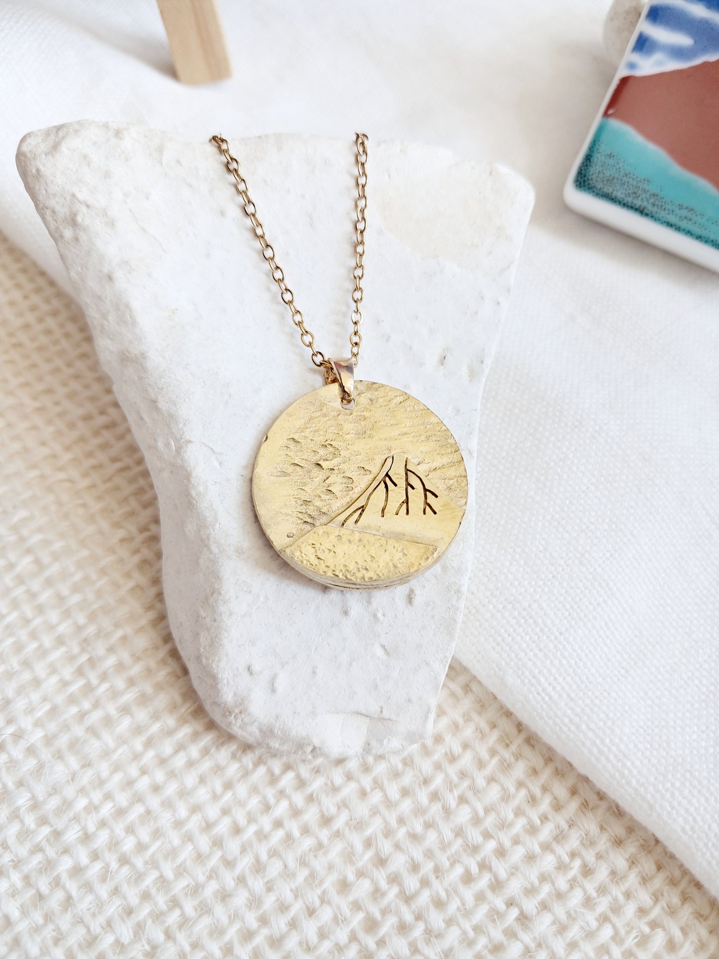 Collier Fuji par temps clair par Hokusai