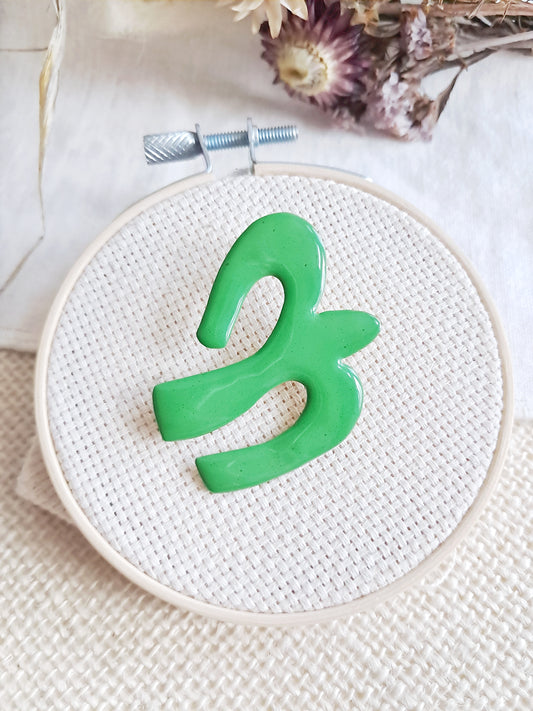 Broche oiseau vert de Matisse en laiton