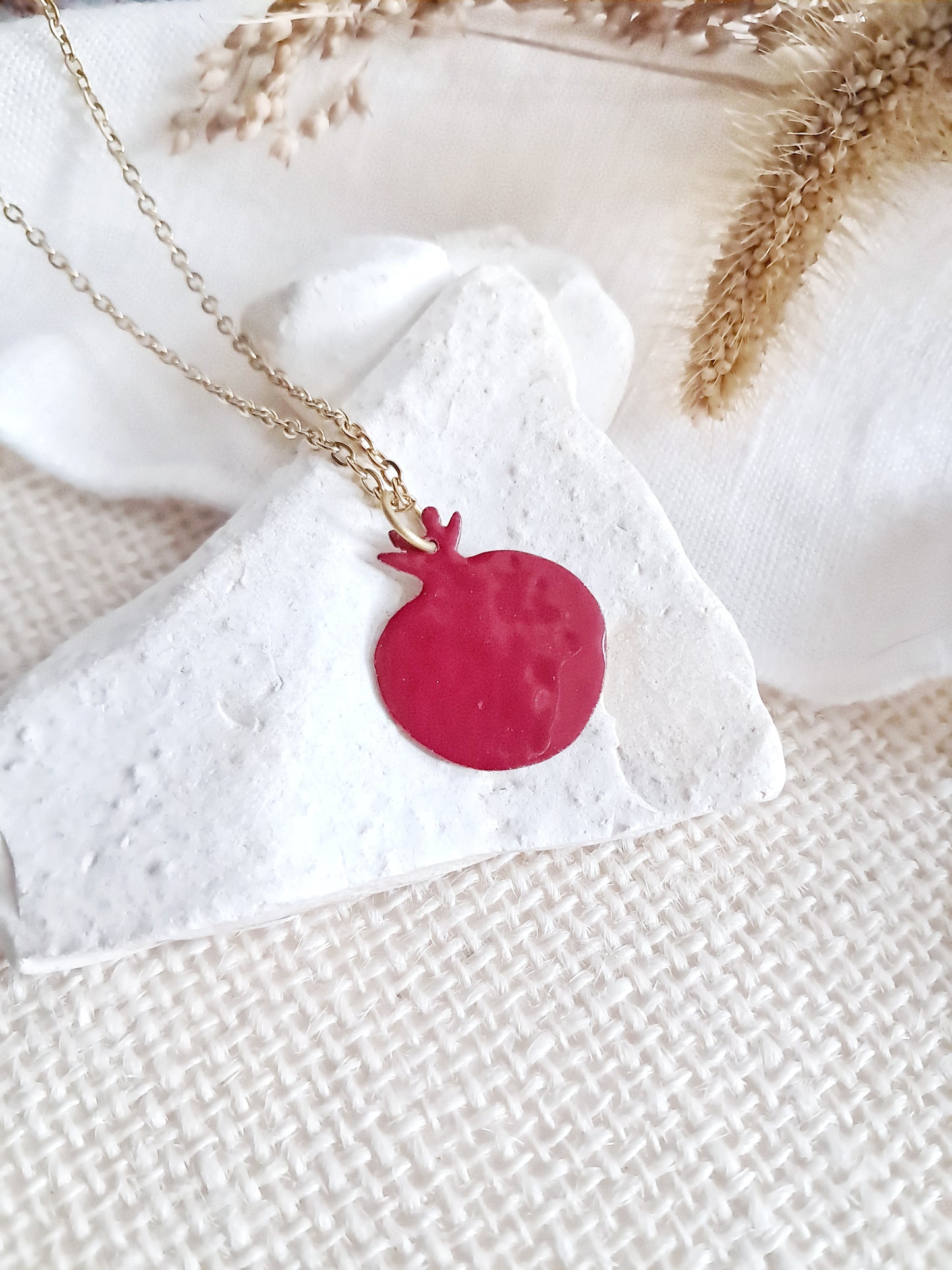 Collier grenade rouge en laiton