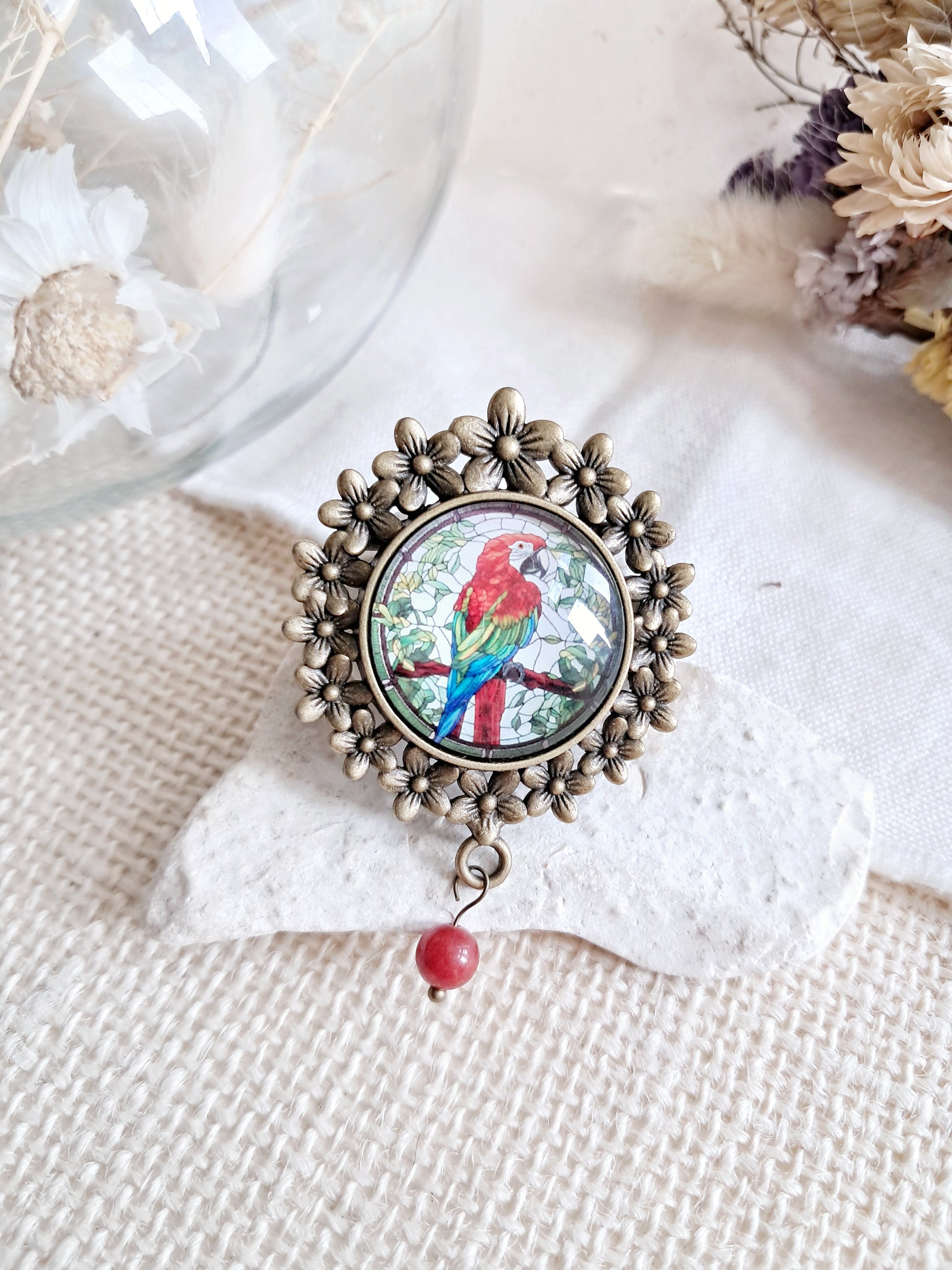 Broche cabochon perroquet