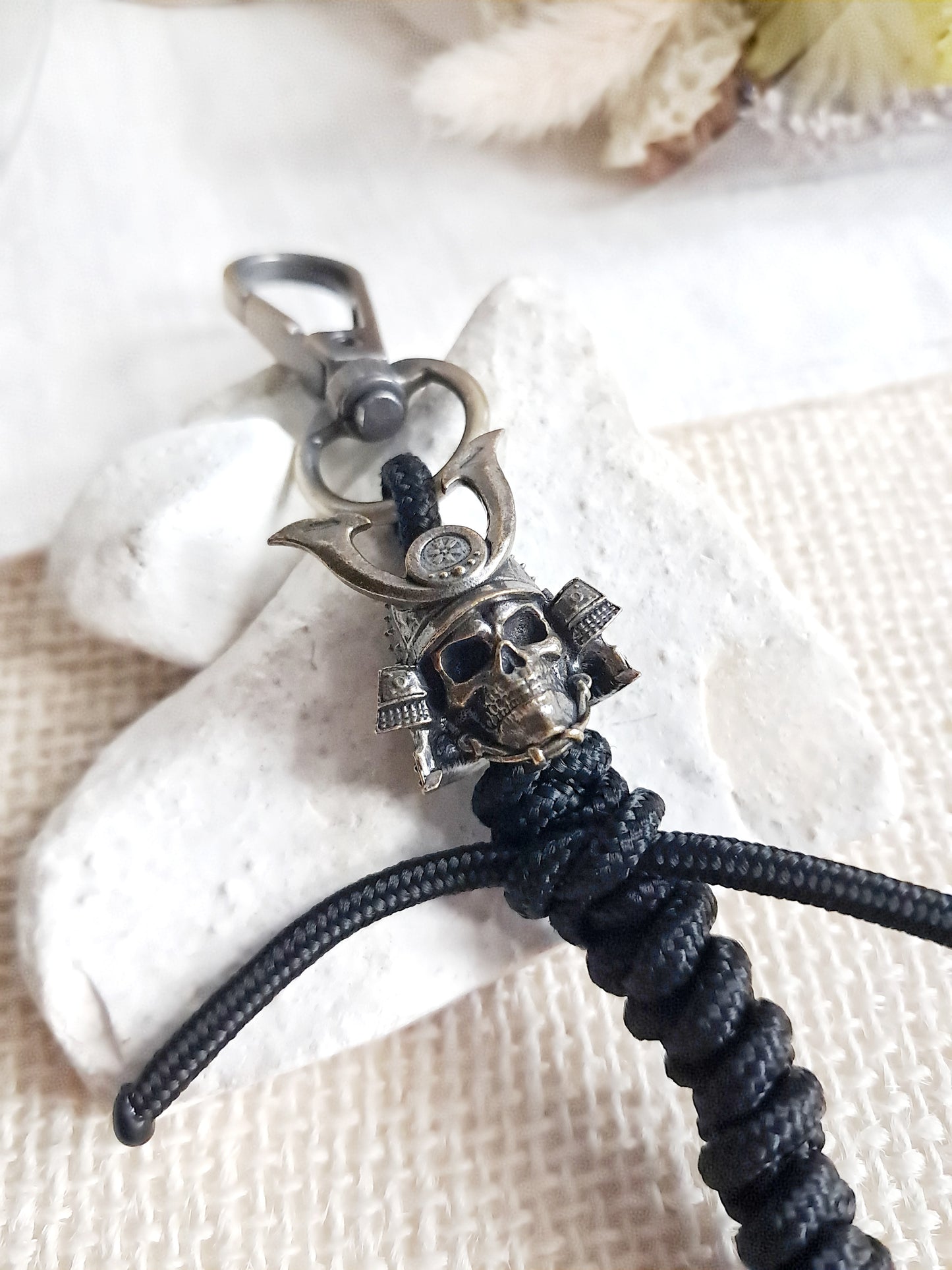 Porte-clés samouraï crâne japonais en laiton