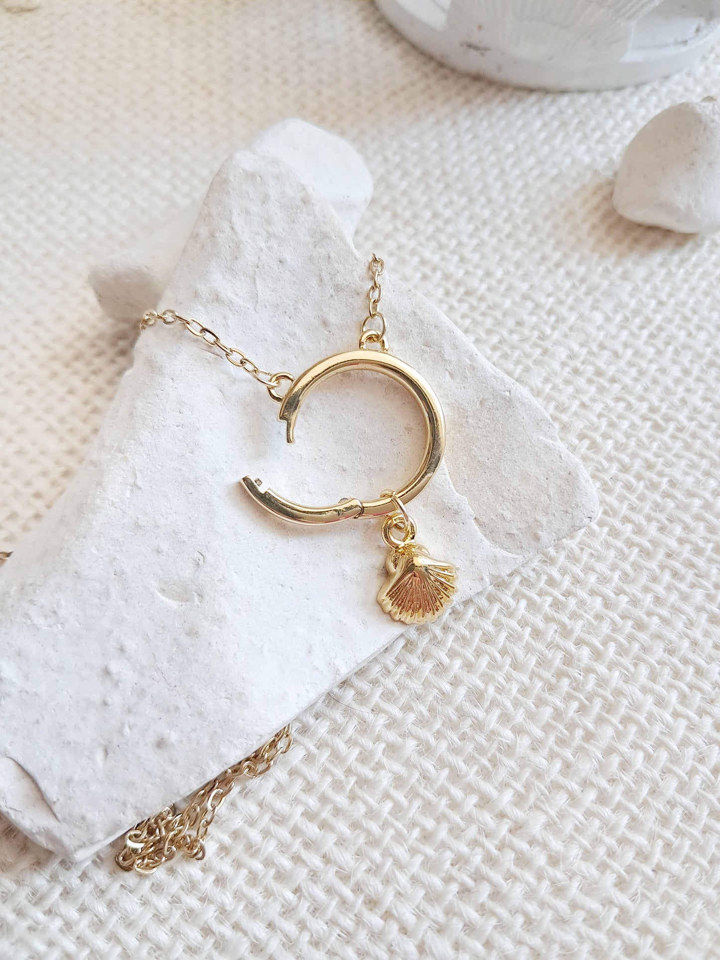 Collier anneau breloque coquille Saint-Jacques en acier inoxydable doré