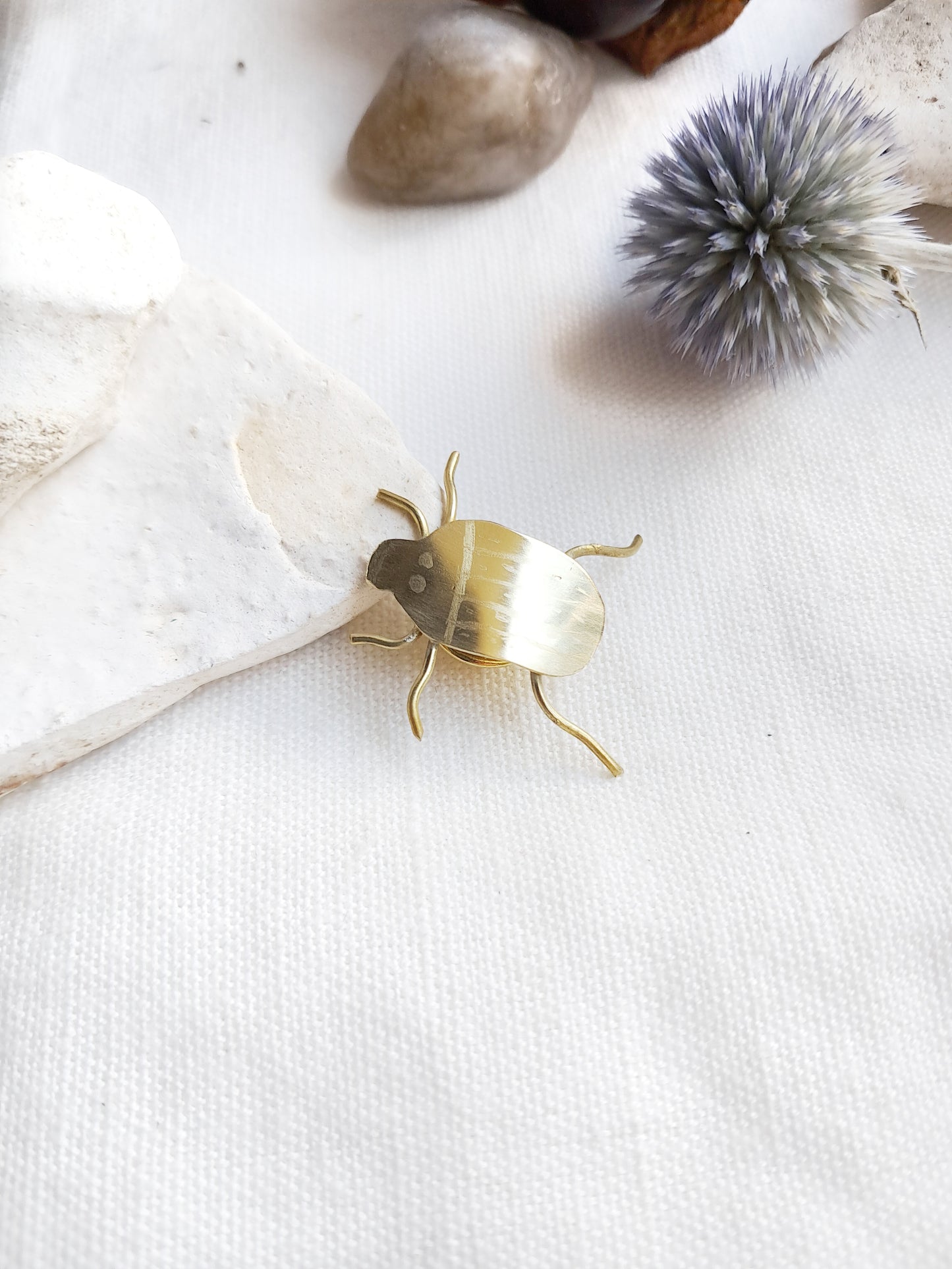 Pin's scarabée en laiton