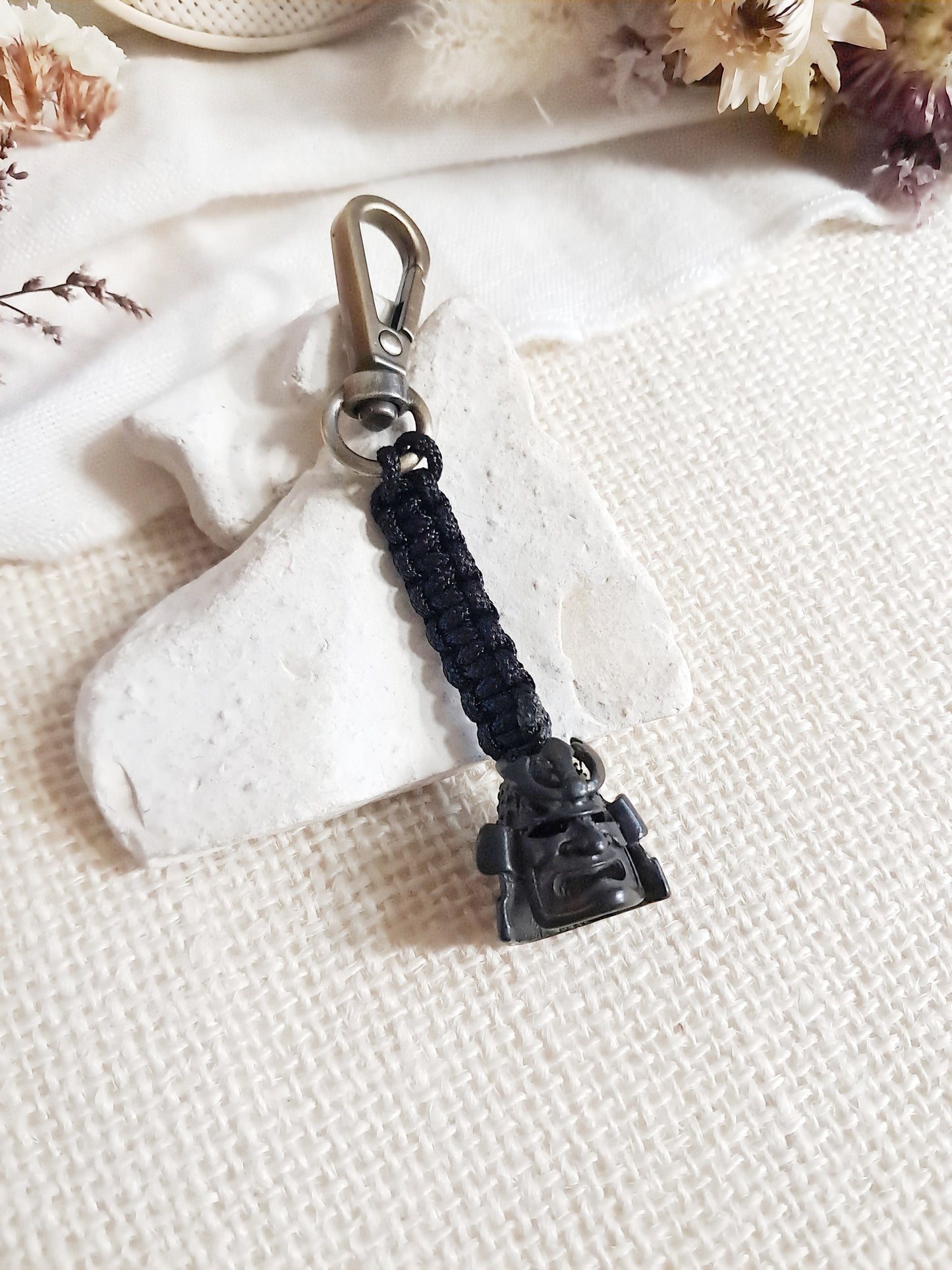 Porte-clés masque de samouraï japonais noir en laiton