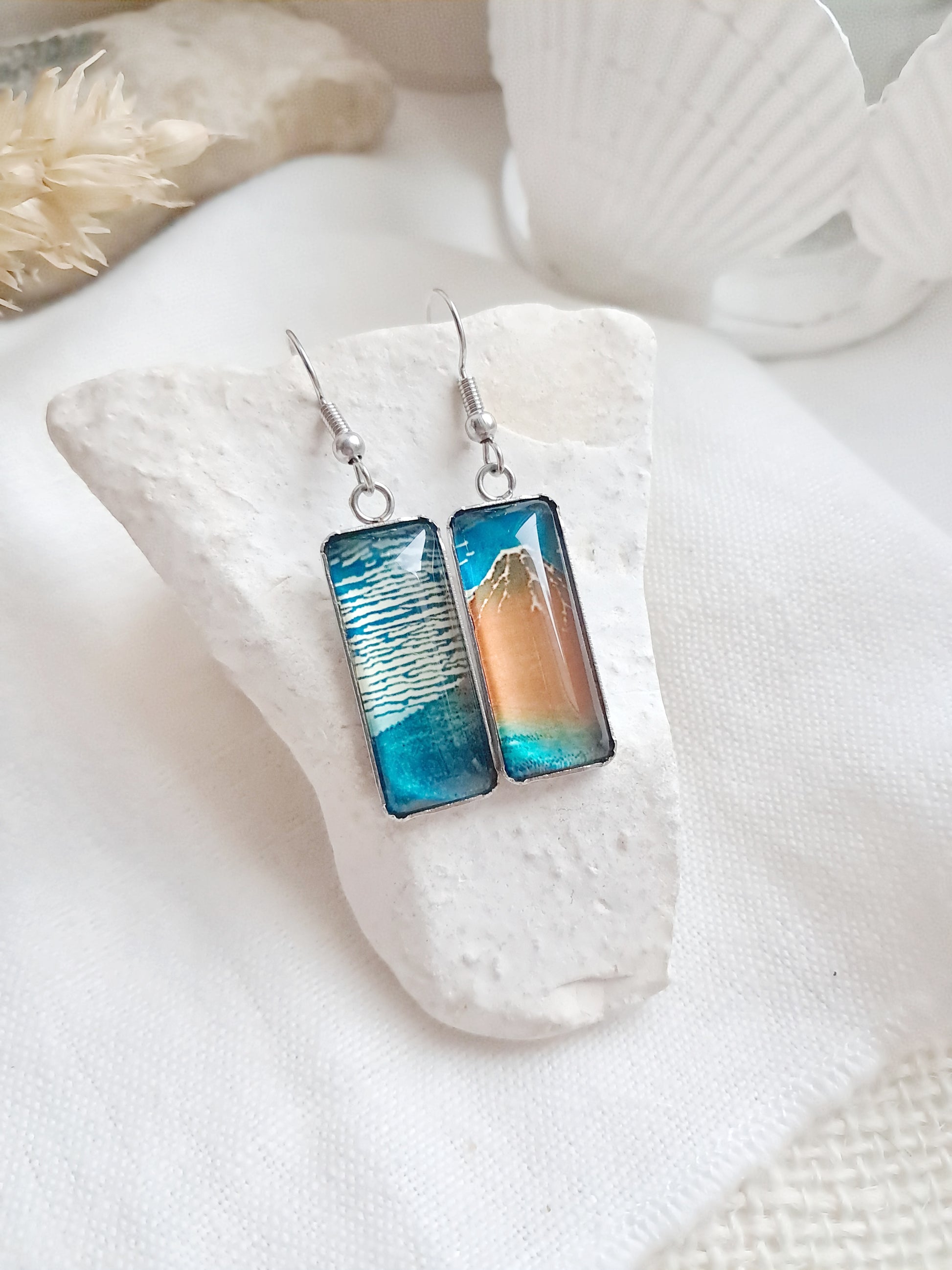 Boucles d'oreilles "Fuji par temps clair" par Hokusai - exposition Nantes 2025