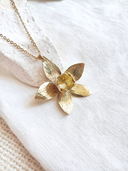 Collier fleur de narcisse jonquille