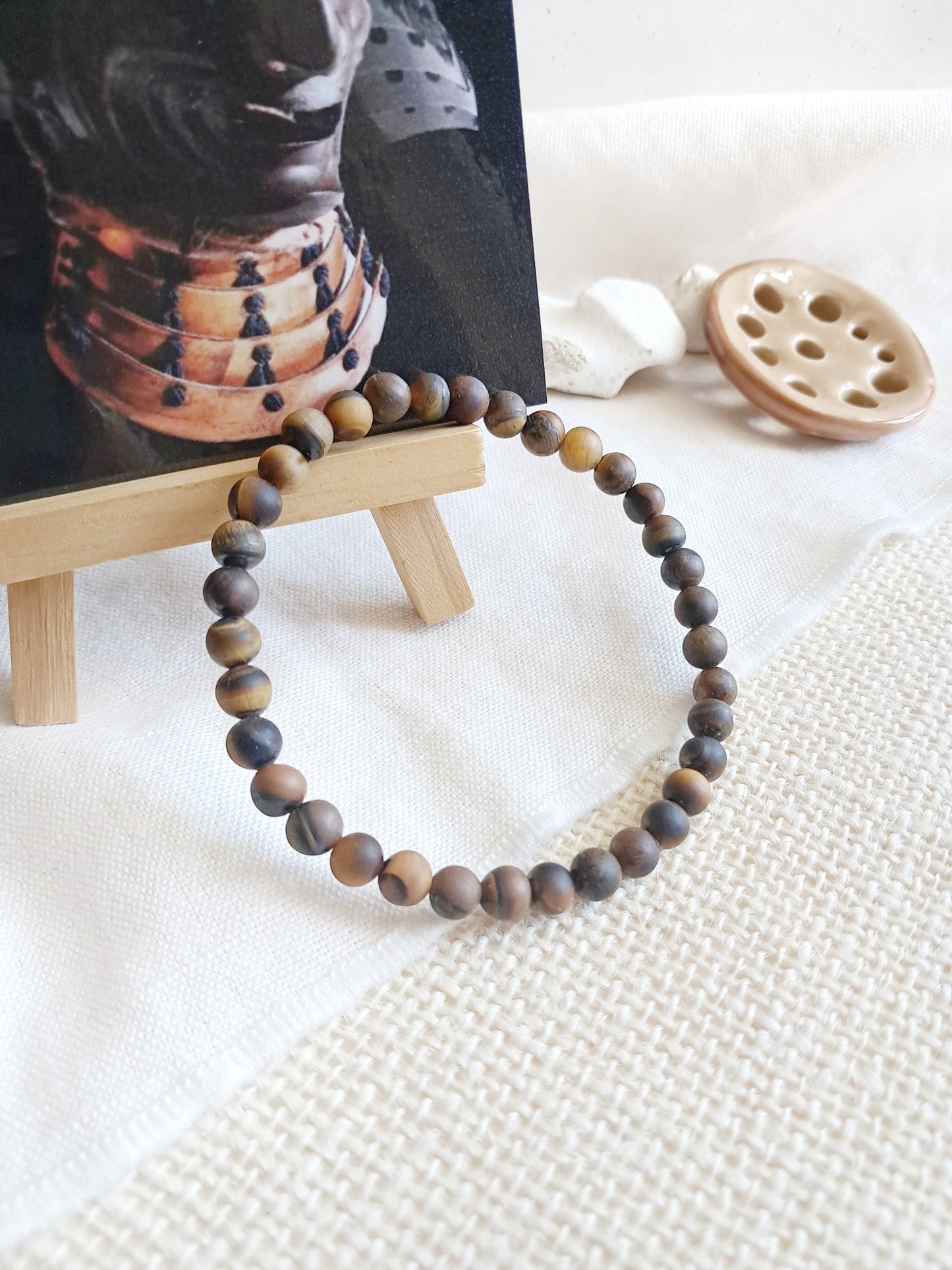 Bracelet inspired by a Samurai helmet in the shape of a court headdress