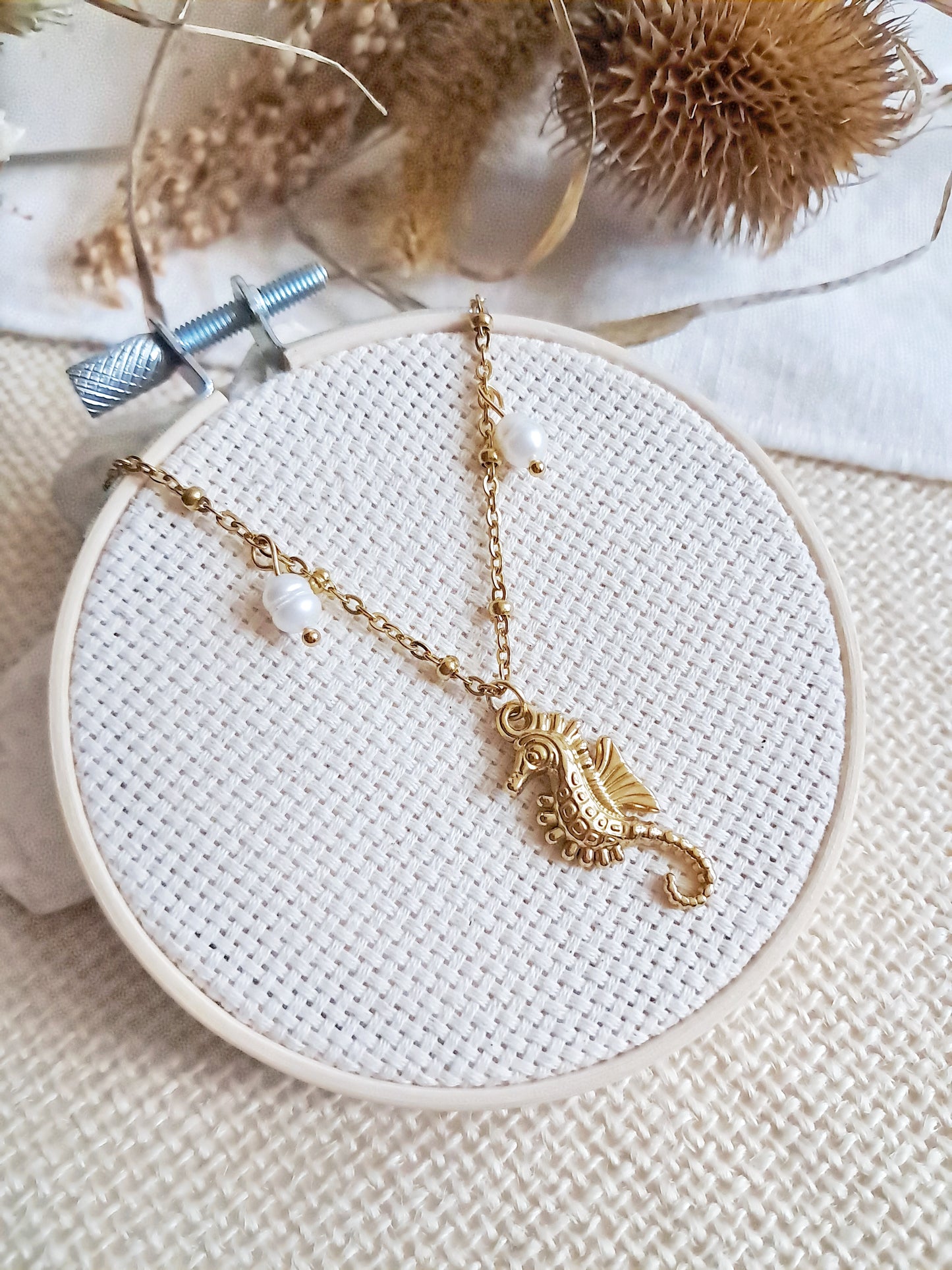 Collier hippocampe, coquilles saint jacques et perles d'eau douce