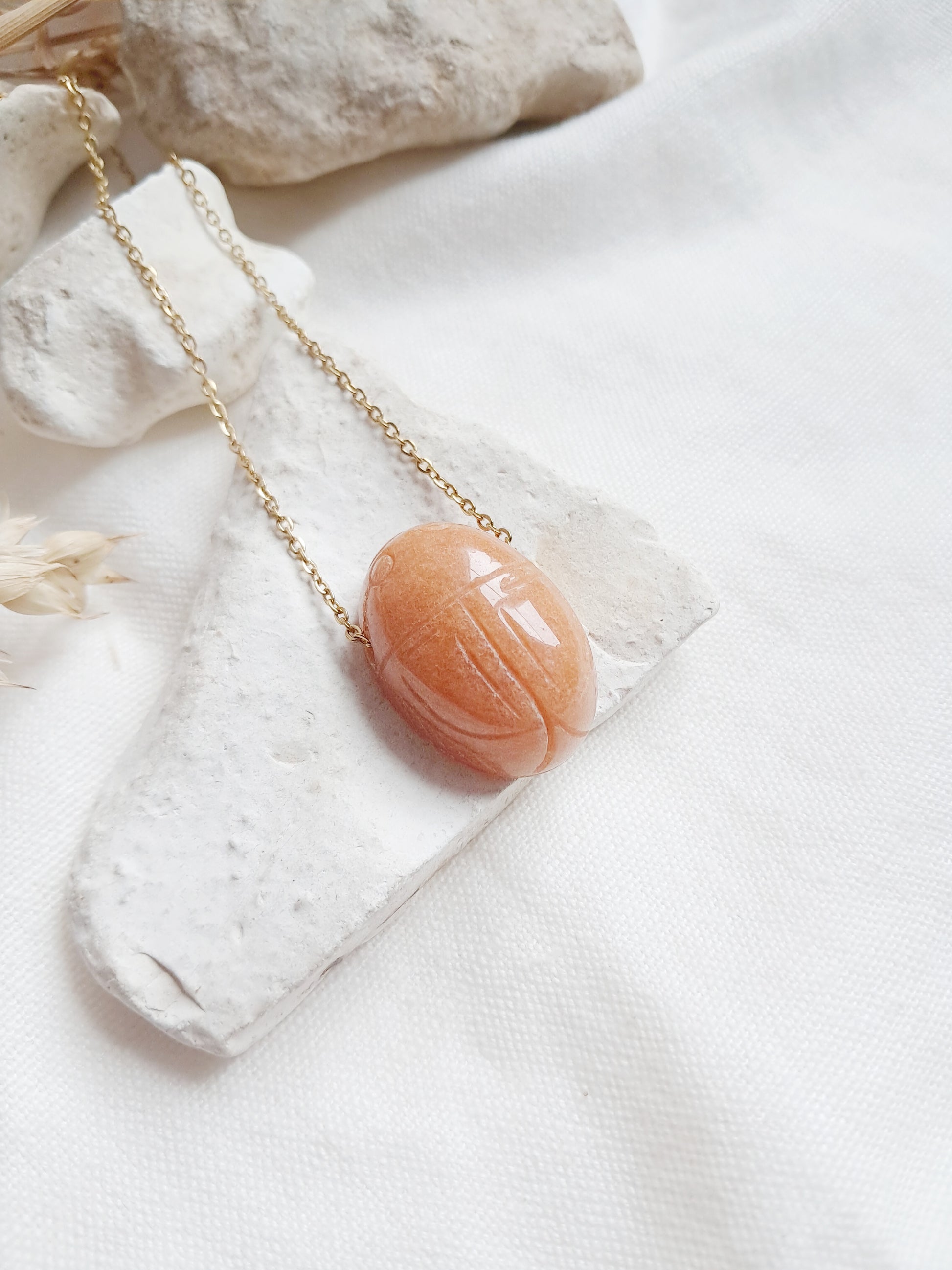 Collier scarabée en aventurine orange