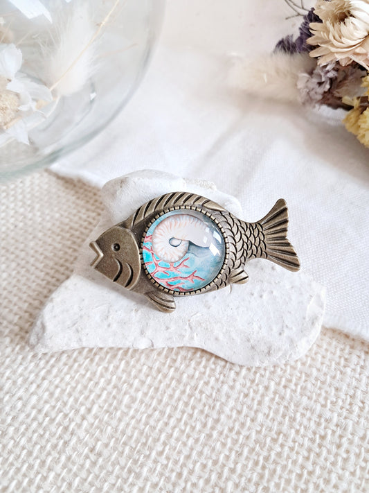Broche cabochon poisson et coquillage