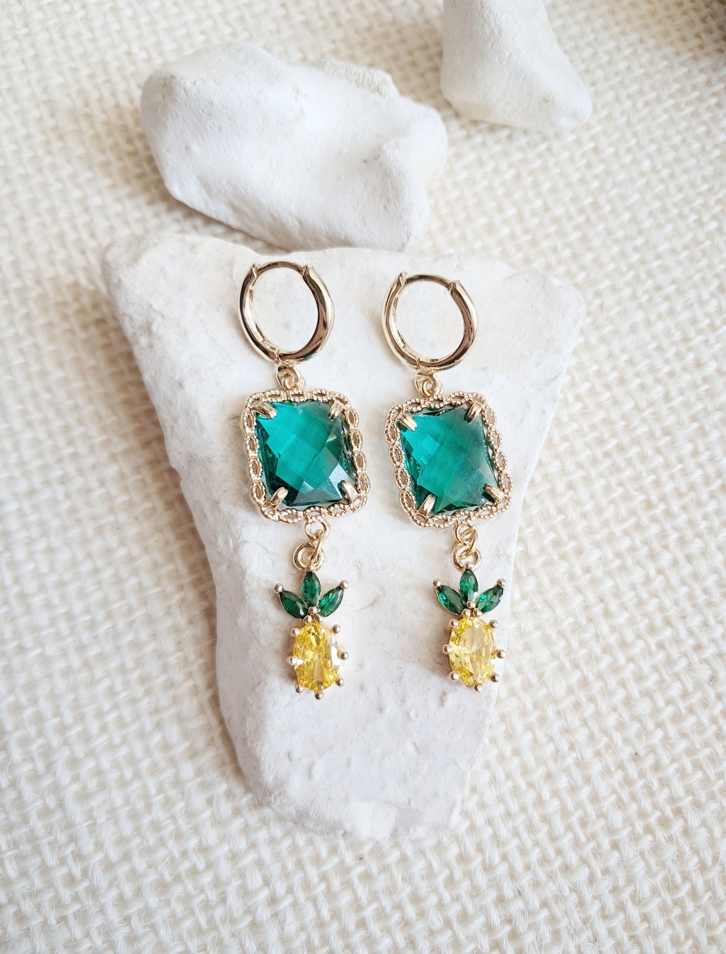 Boucles d'oreilles créoles gemmes vertes et ananas