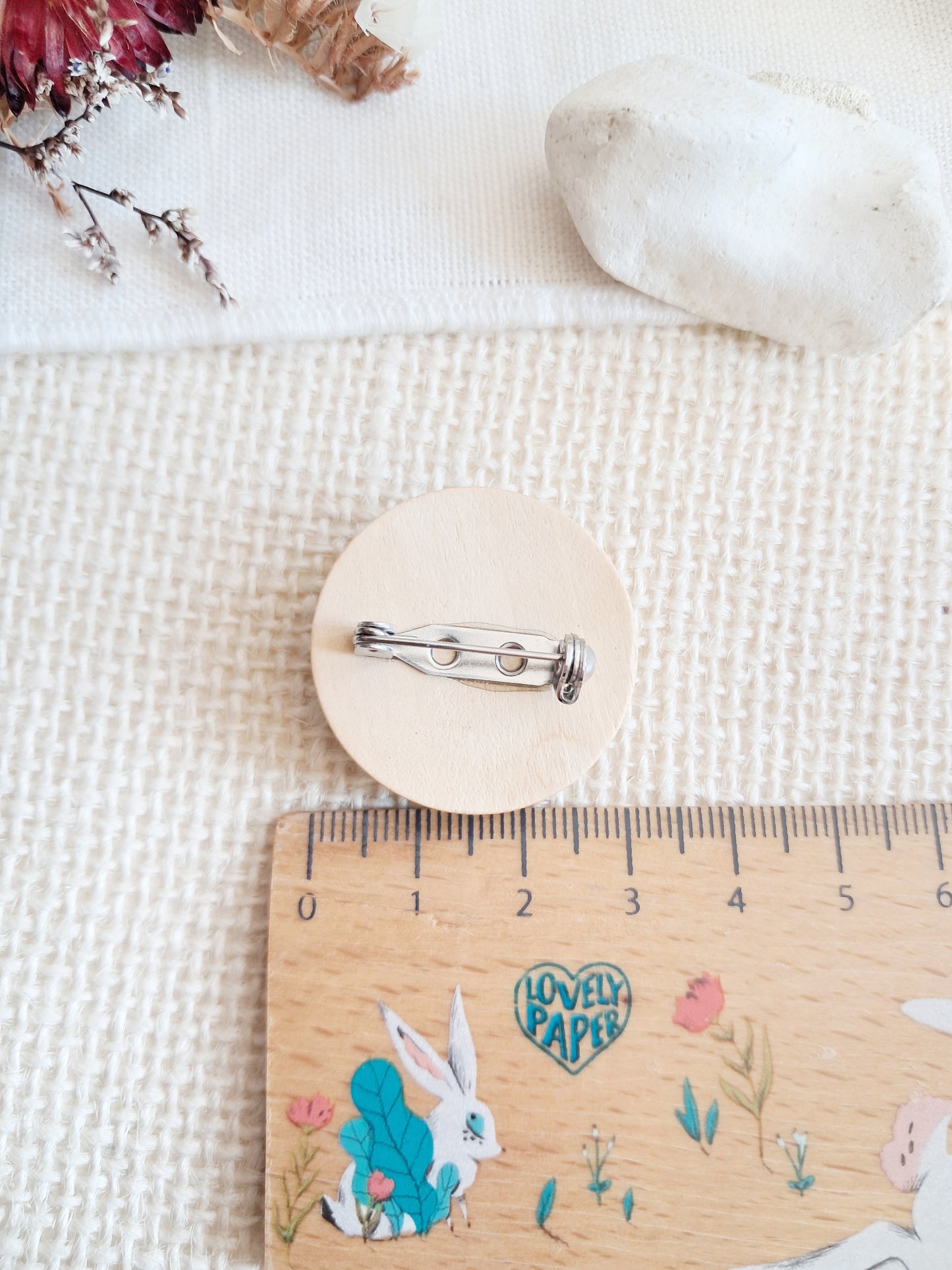 Broche cabochon Snoopy en randonnée