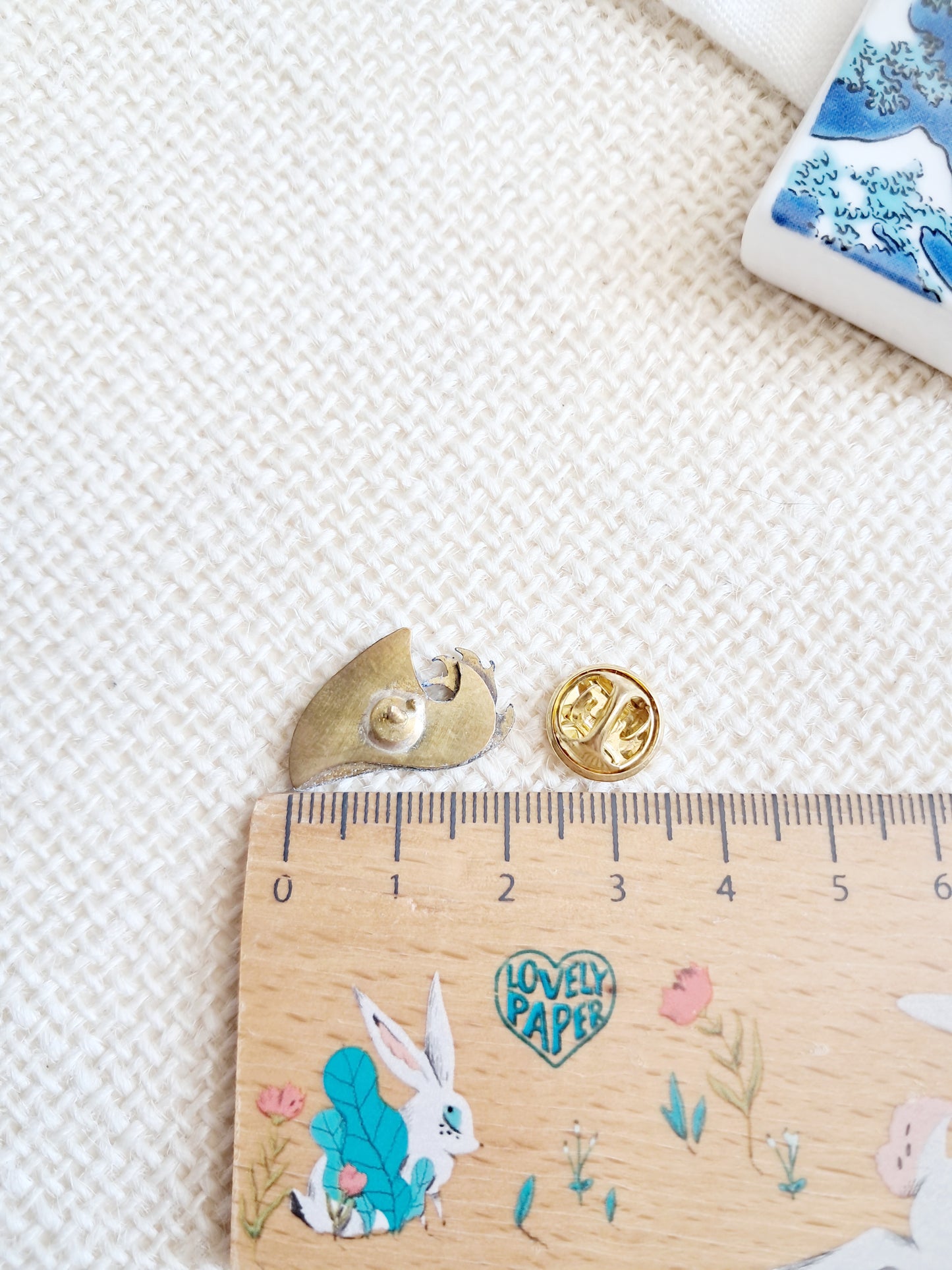 Pin's La grande vague de Kanagawa par Hokusai - exposition Nantes 2025