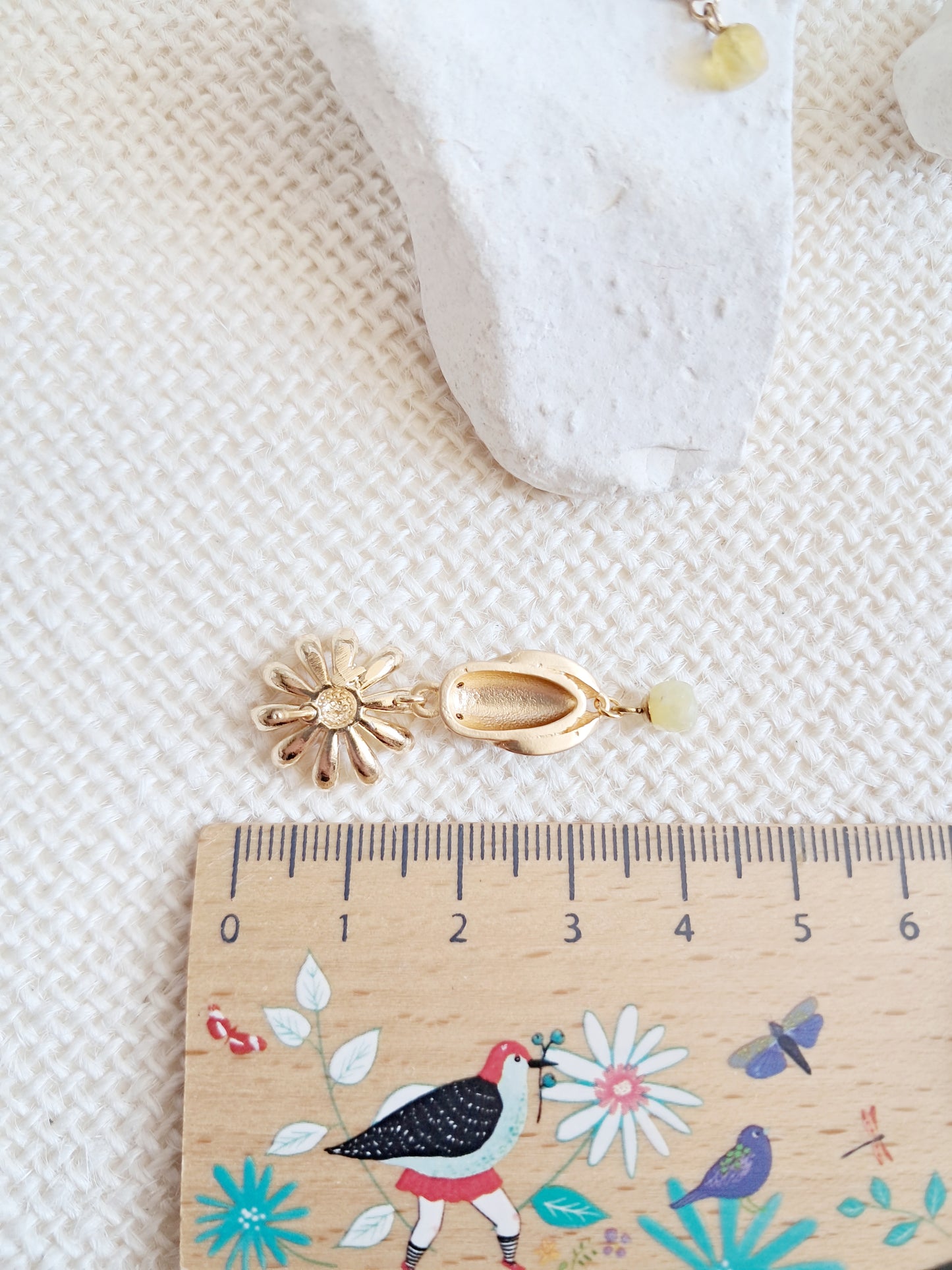 Boucles d'oreilles pendantes marguerites et cigales