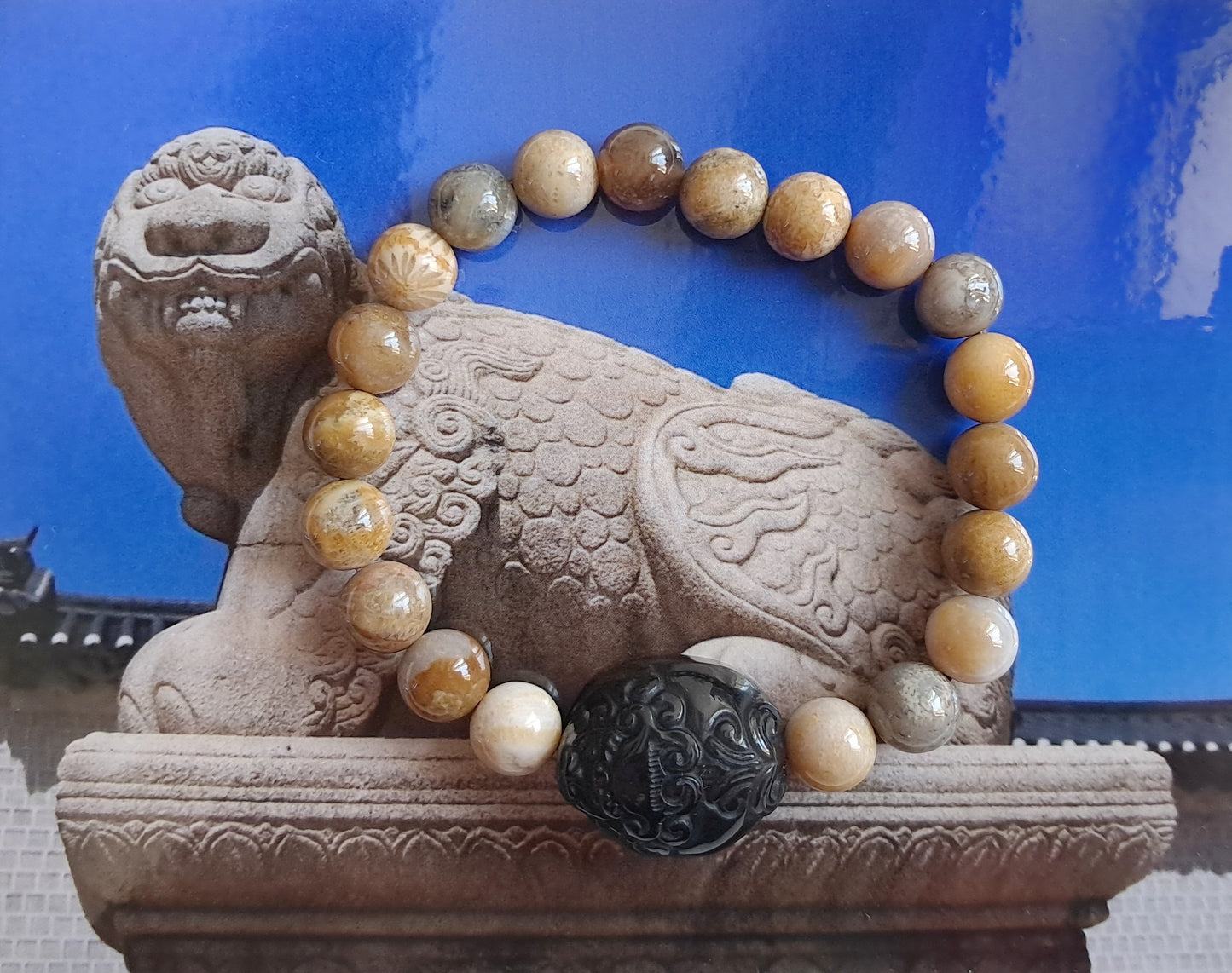 Bracelet Haechi (해치) en fossile de corail (agate chrysanthème) et obsidienne