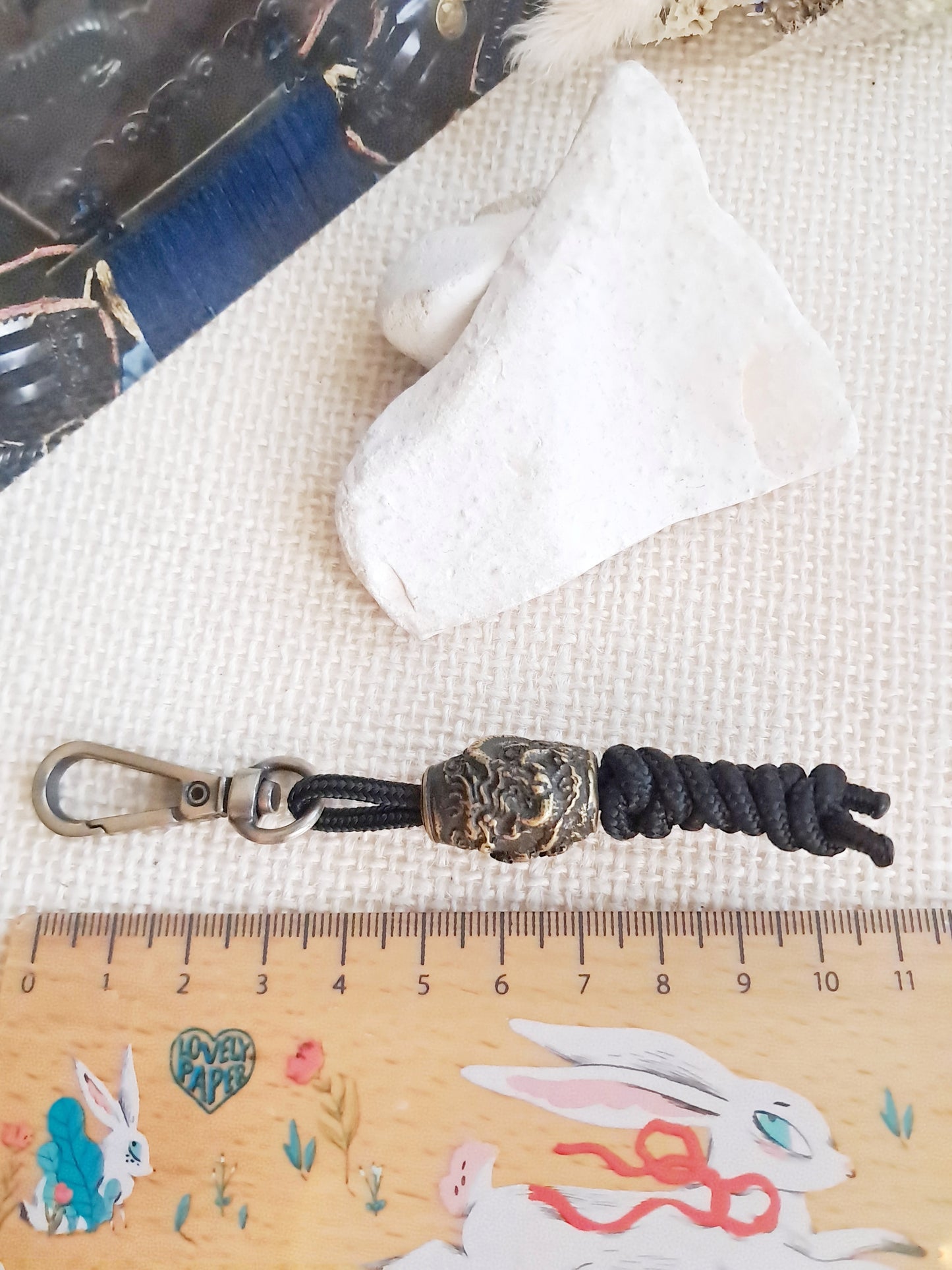 Porte-clés inspiré d'une cuirasse de Samouraï décorée d'un dragon