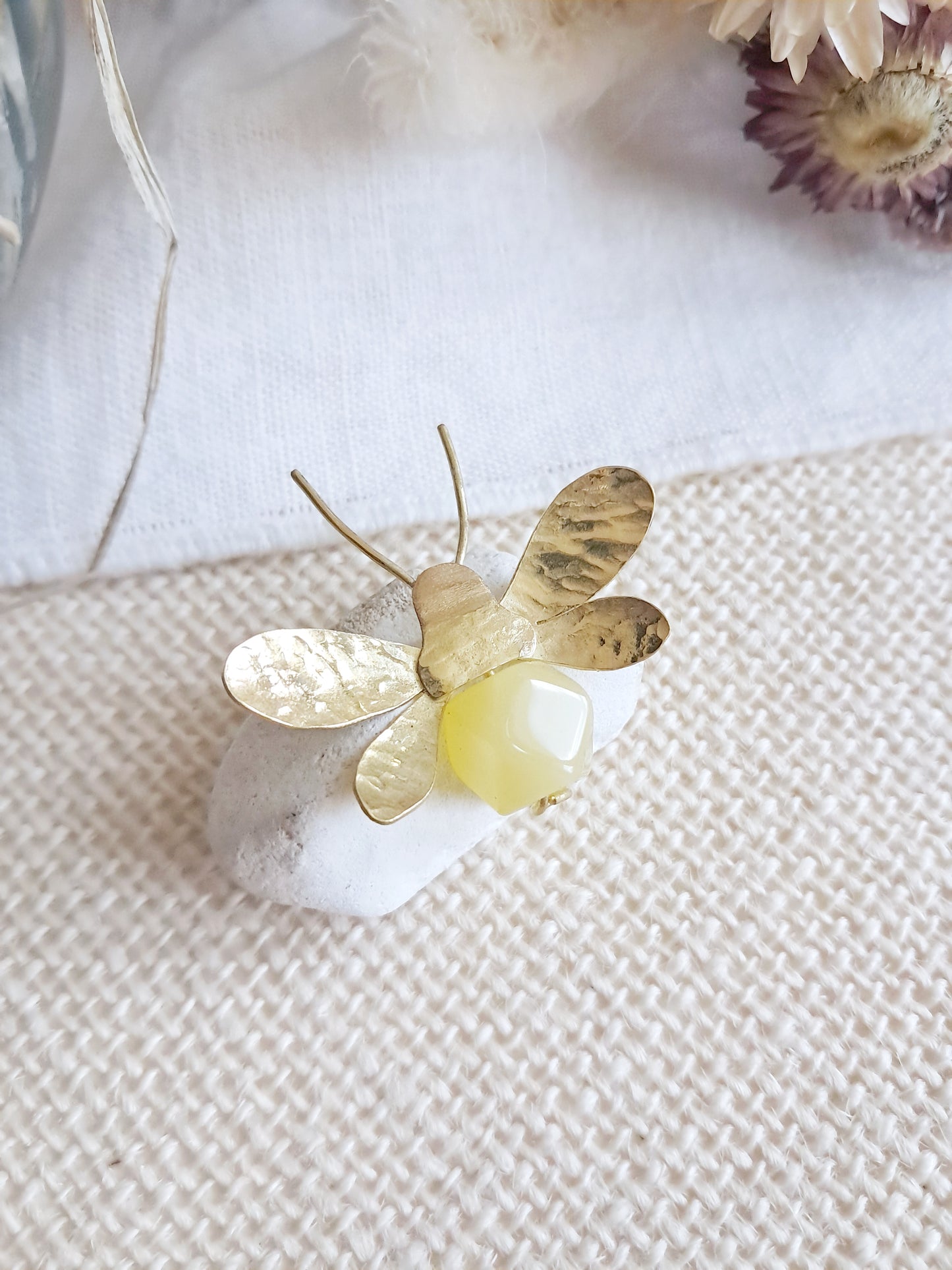 Pin's abeille en laiton