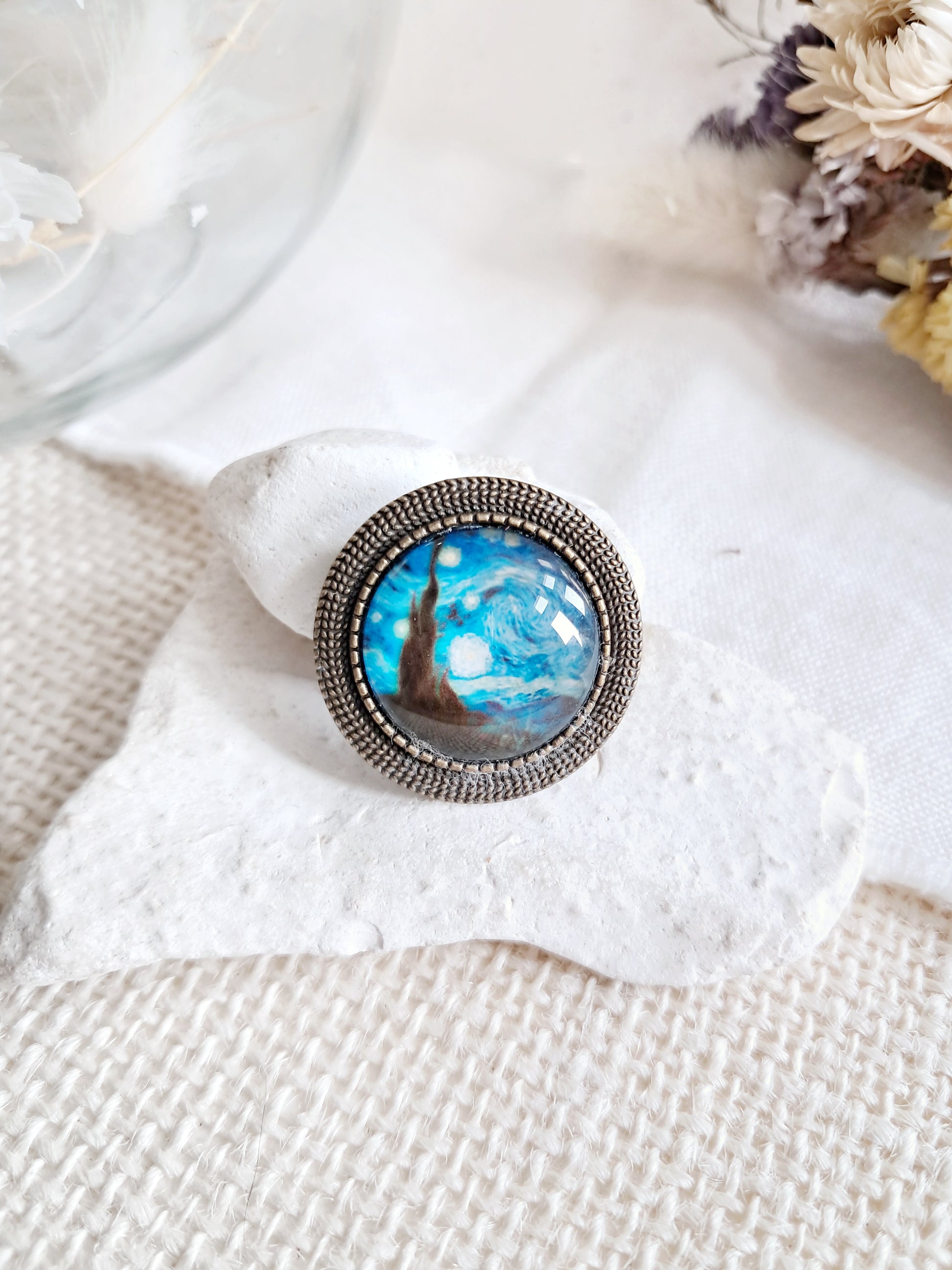 Broche cabochon "La nuit étoilée" de Van Gogh