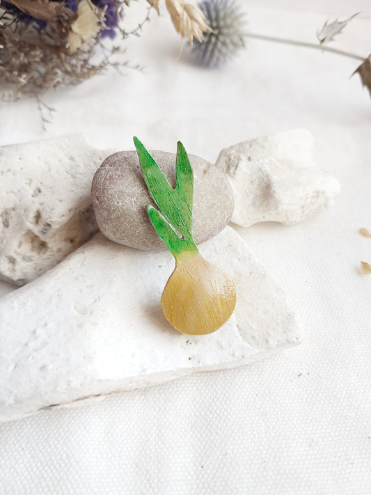 Pin's oignon en laiton et aquarelle