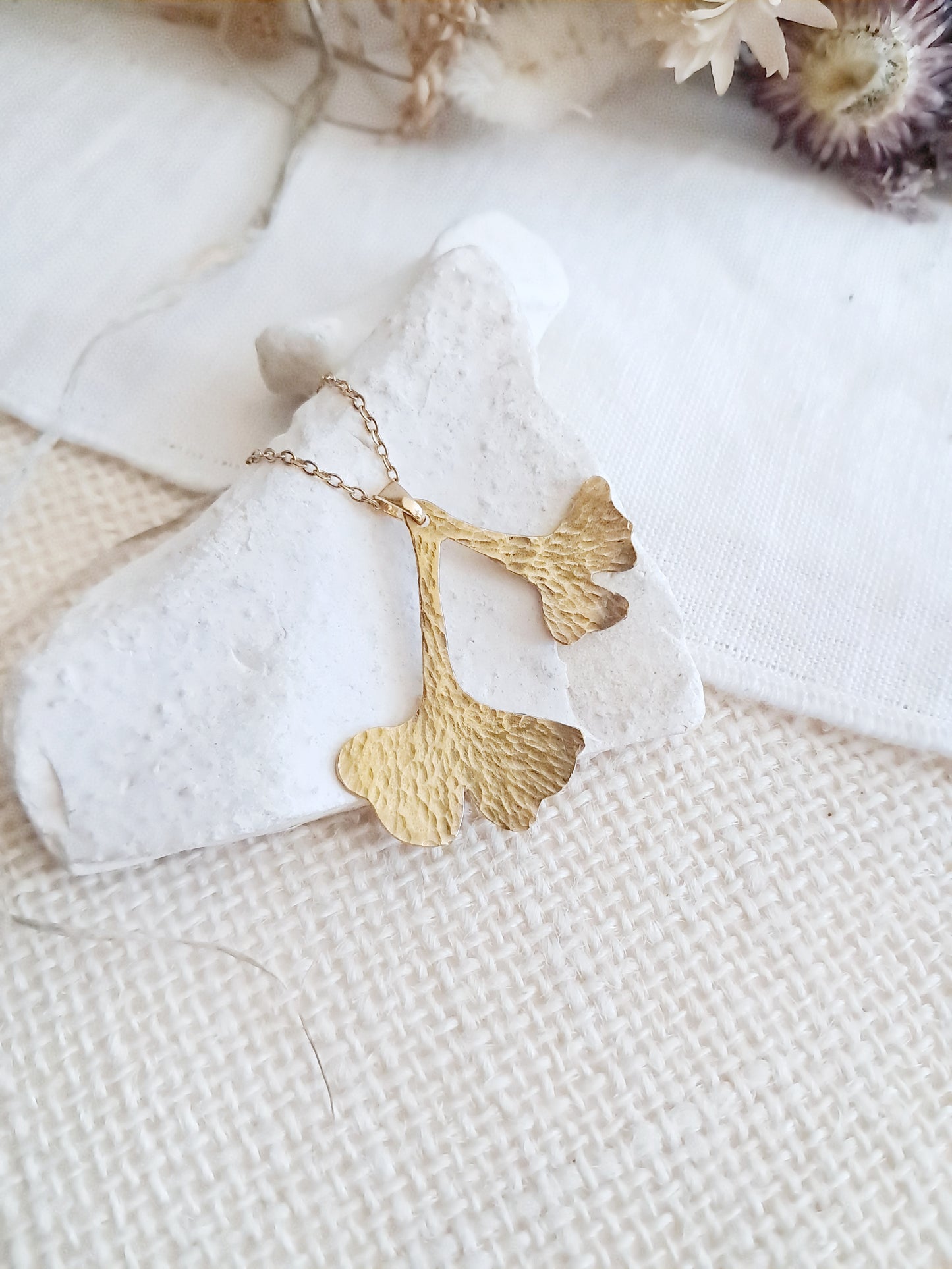 Collier feuilles de ginkgo en laiton