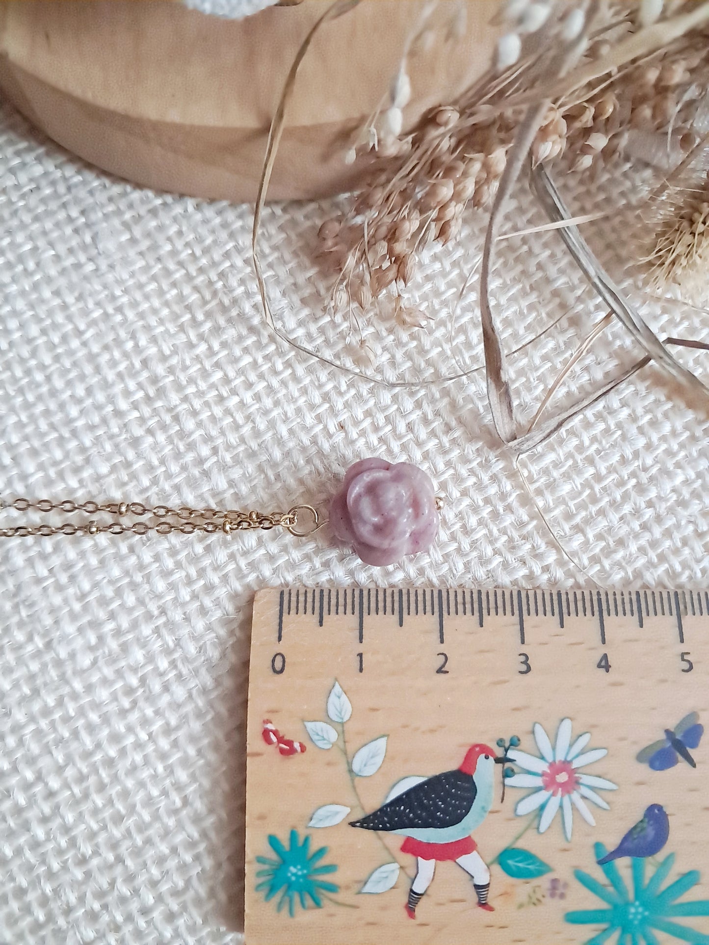 Collier rose en rhodonite et acier inoxydable doré