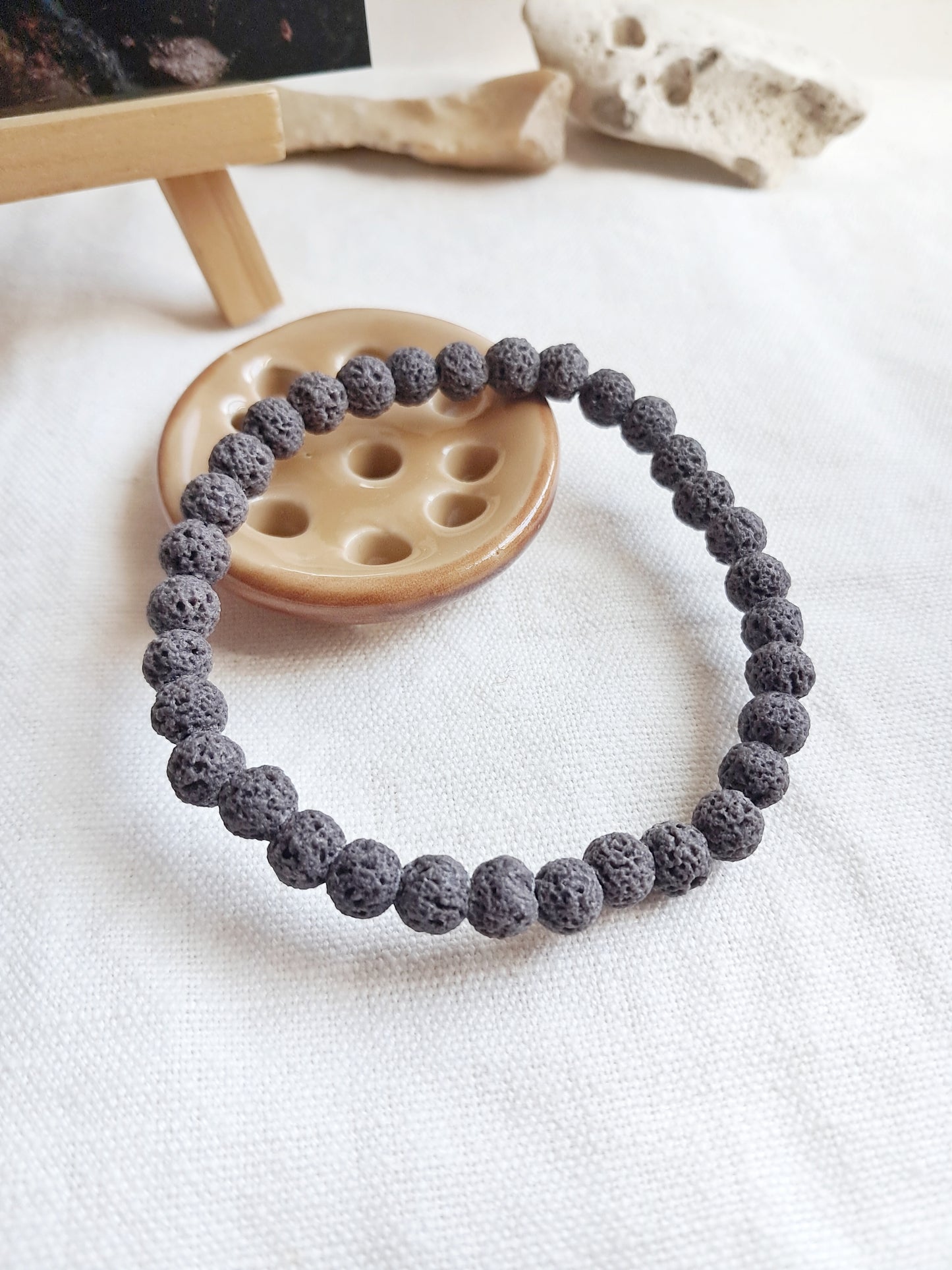 Bracelet Dolhareubang (돌하르방) en pierre de lave