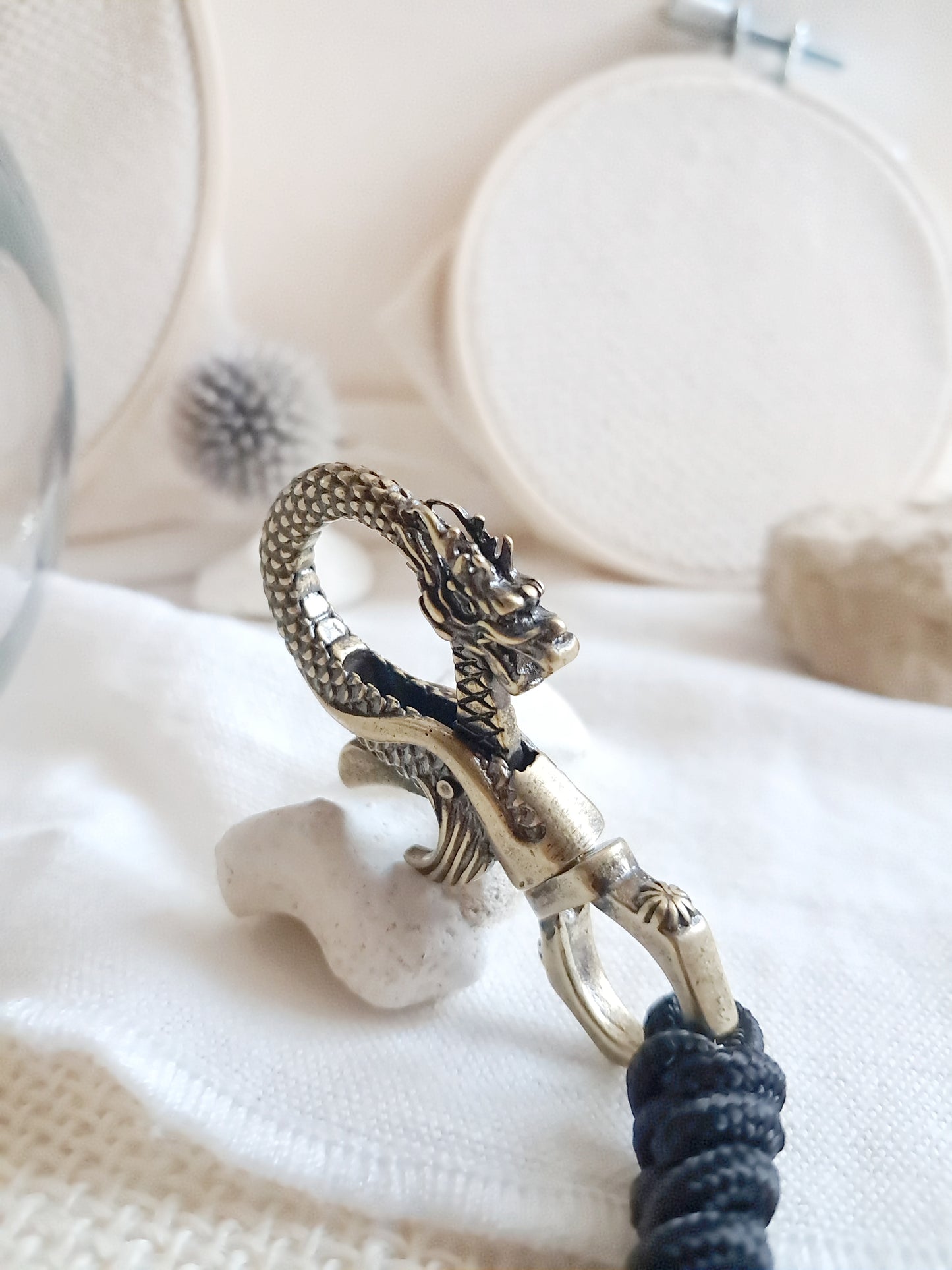 Porte-clés mousqueton dragon en laiton