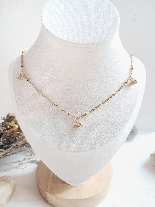 Collier breloques de fleur