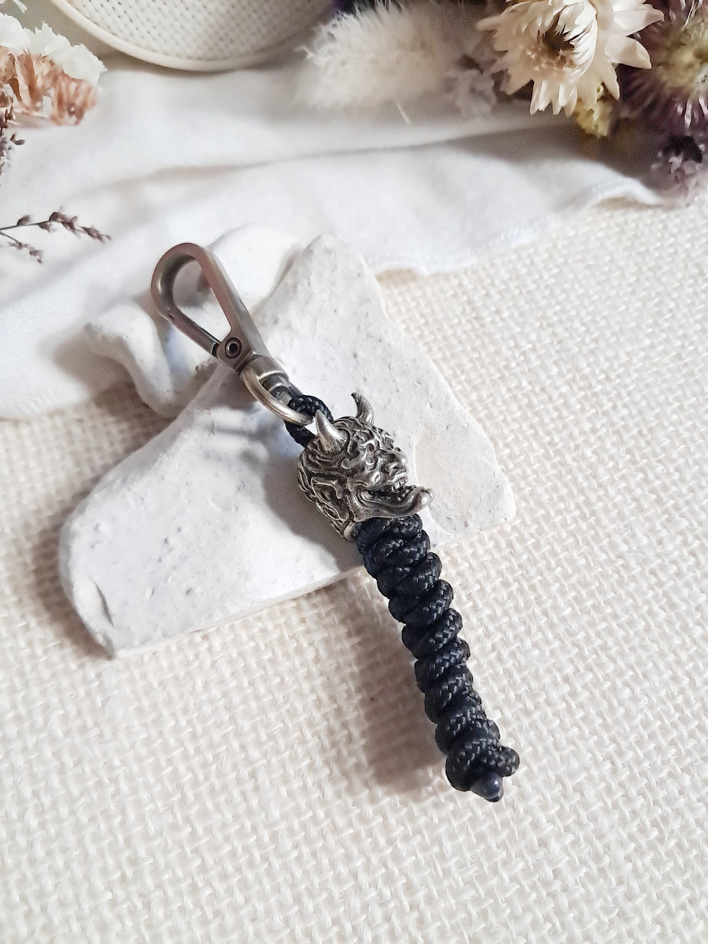 Porte-clés masque de fantôme japonais Hannya en laiton