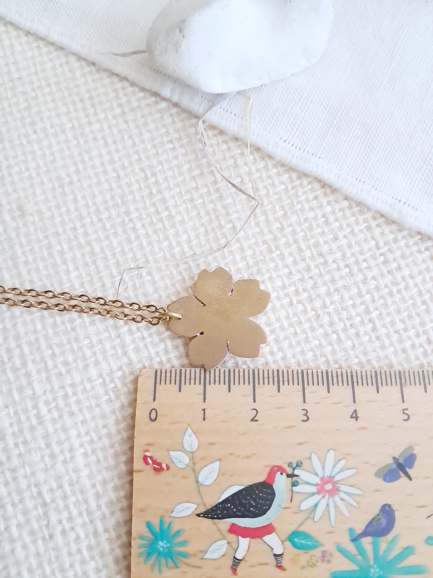 Collier fleur de cerisier rose en laiton