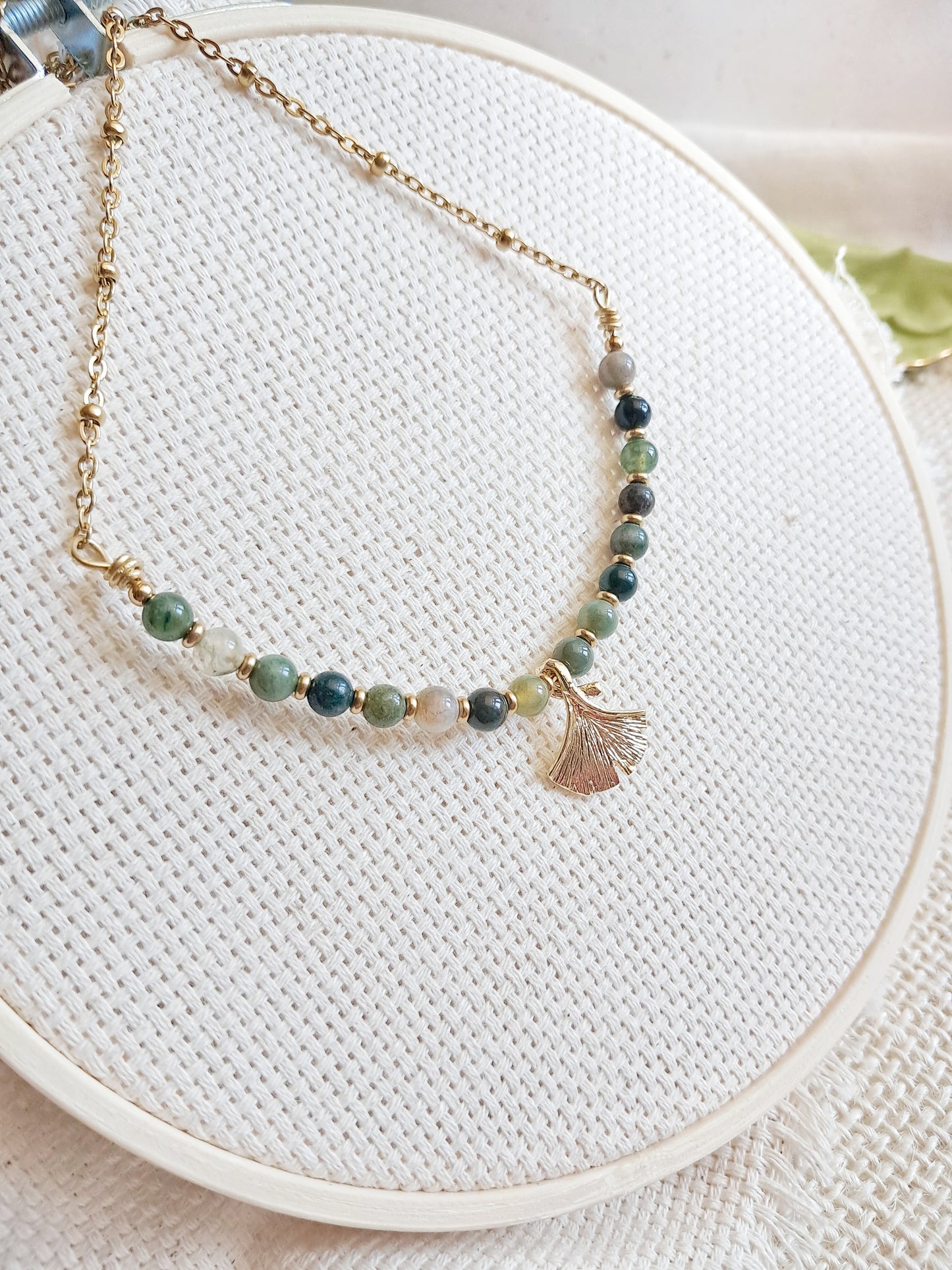 Collier feuille de ginkgo et agate indienne