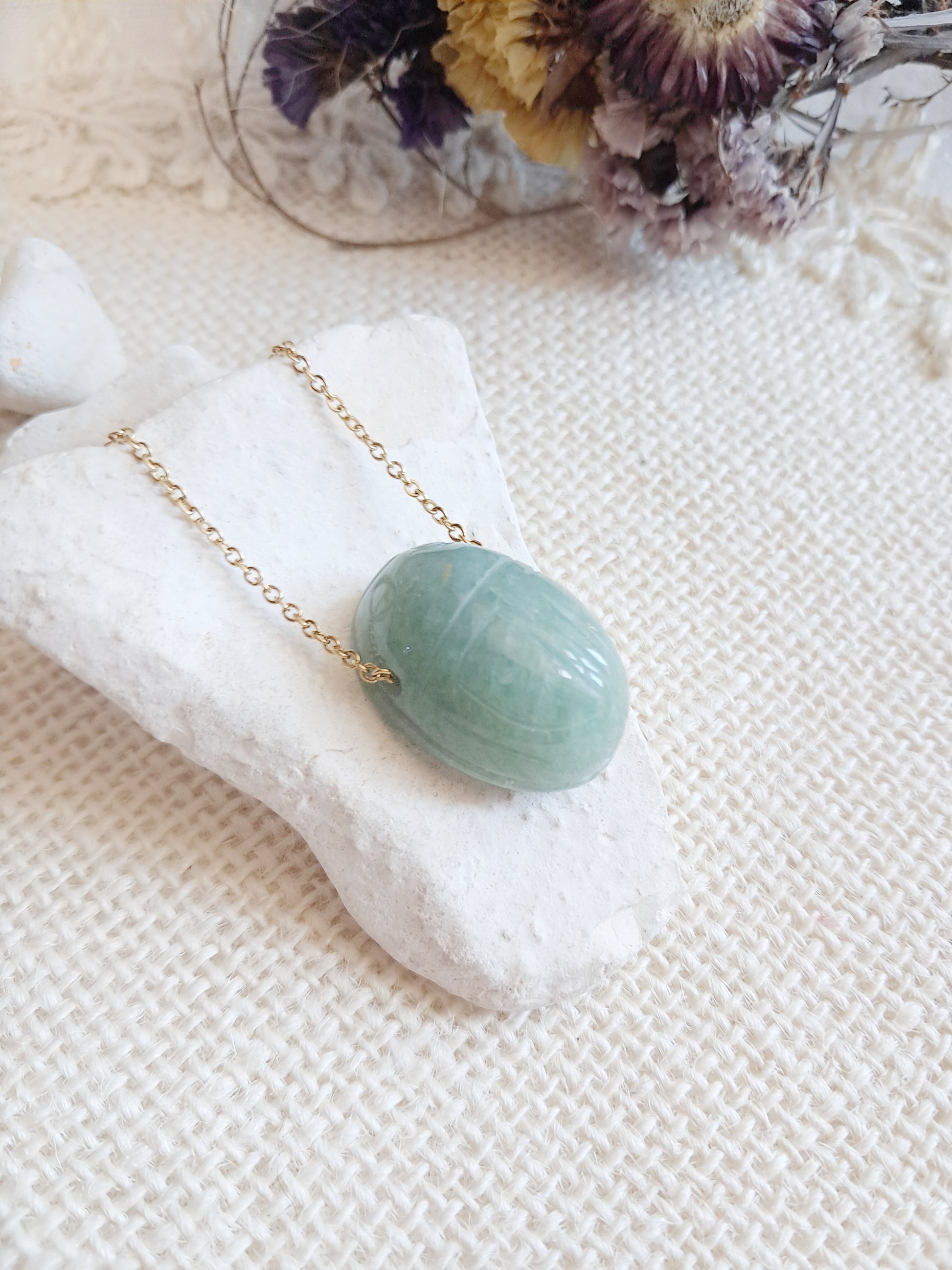 Collier scarabée en aventurine verte