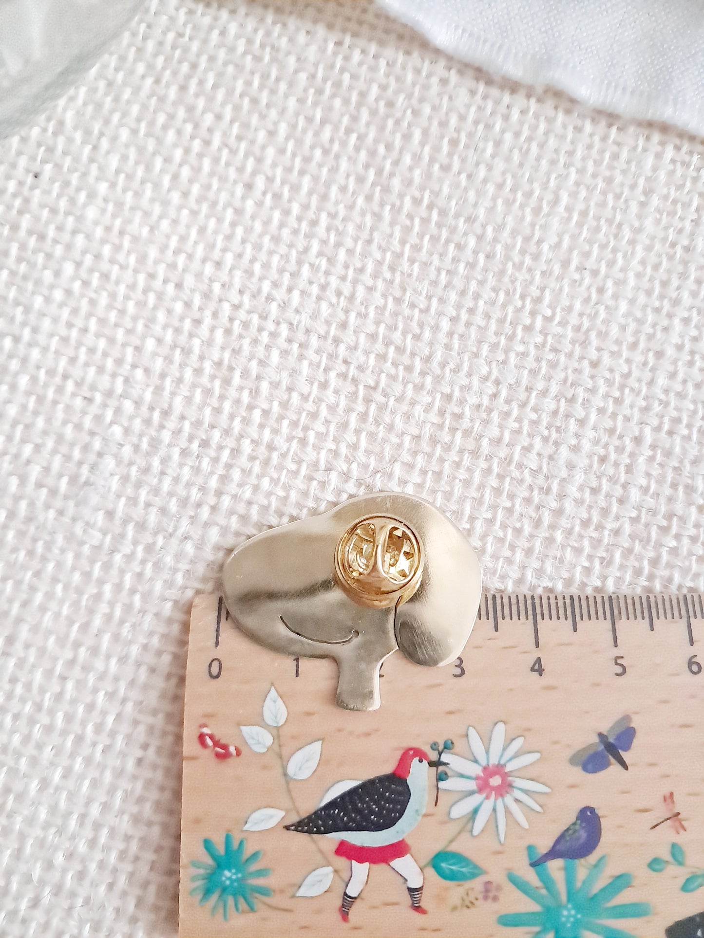 Pin's Snoopy en laiton et émail