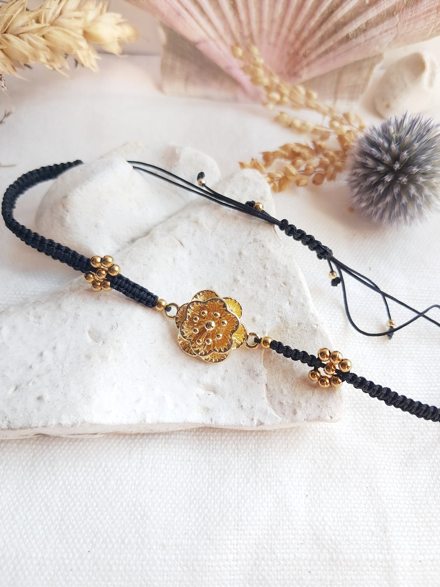 Bracelet tissage shamballa à fleurs