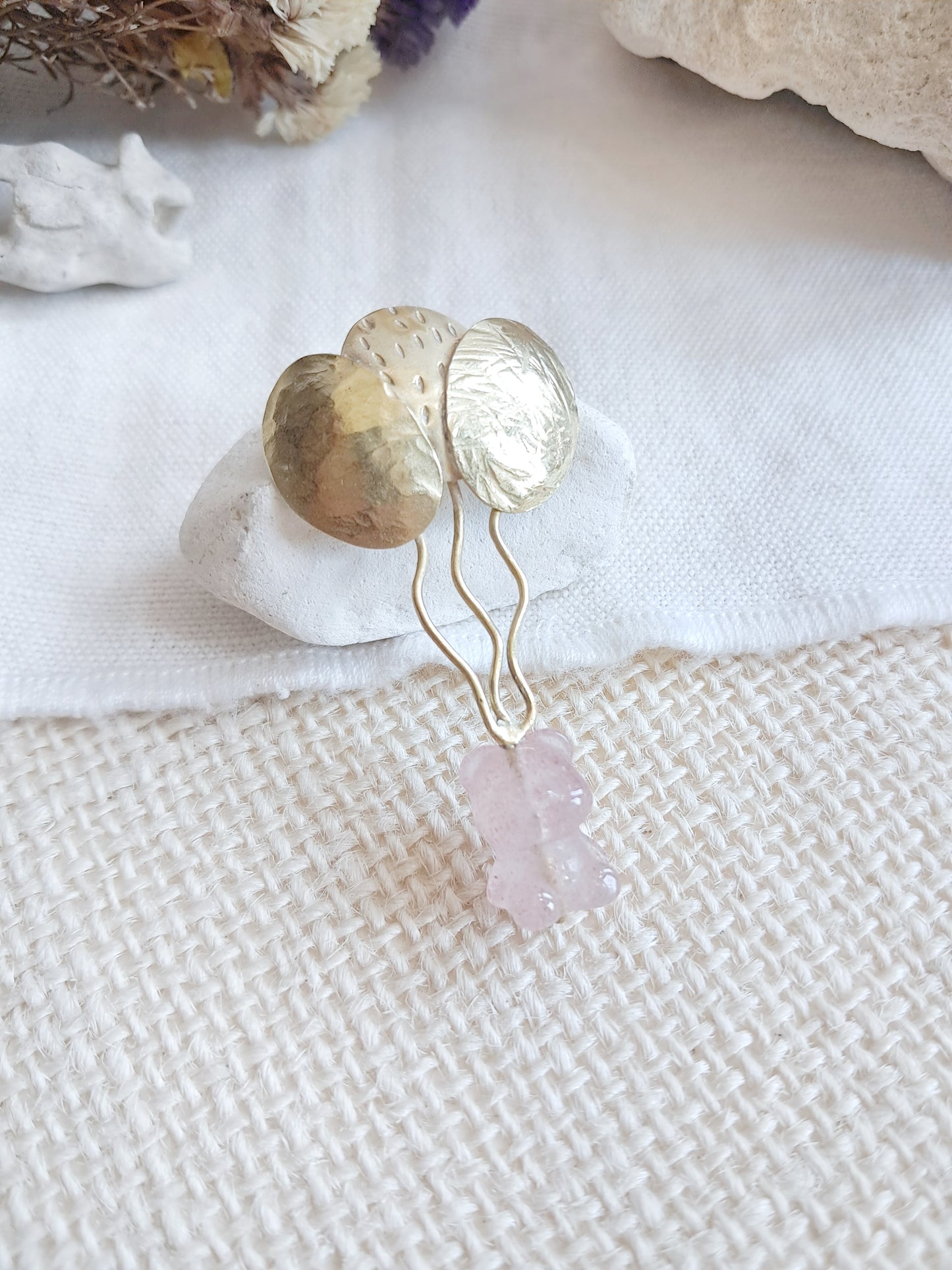 Pin's nounours suspendu à des ballons en quartz fraise