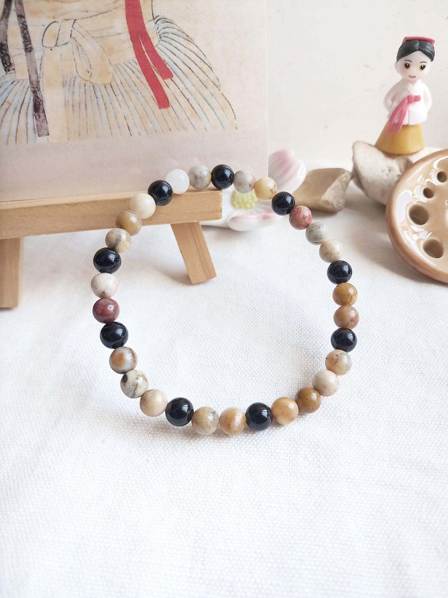 Bracelet Miindo (미인도) « portrait d'une beauté » en agate et obsidienne